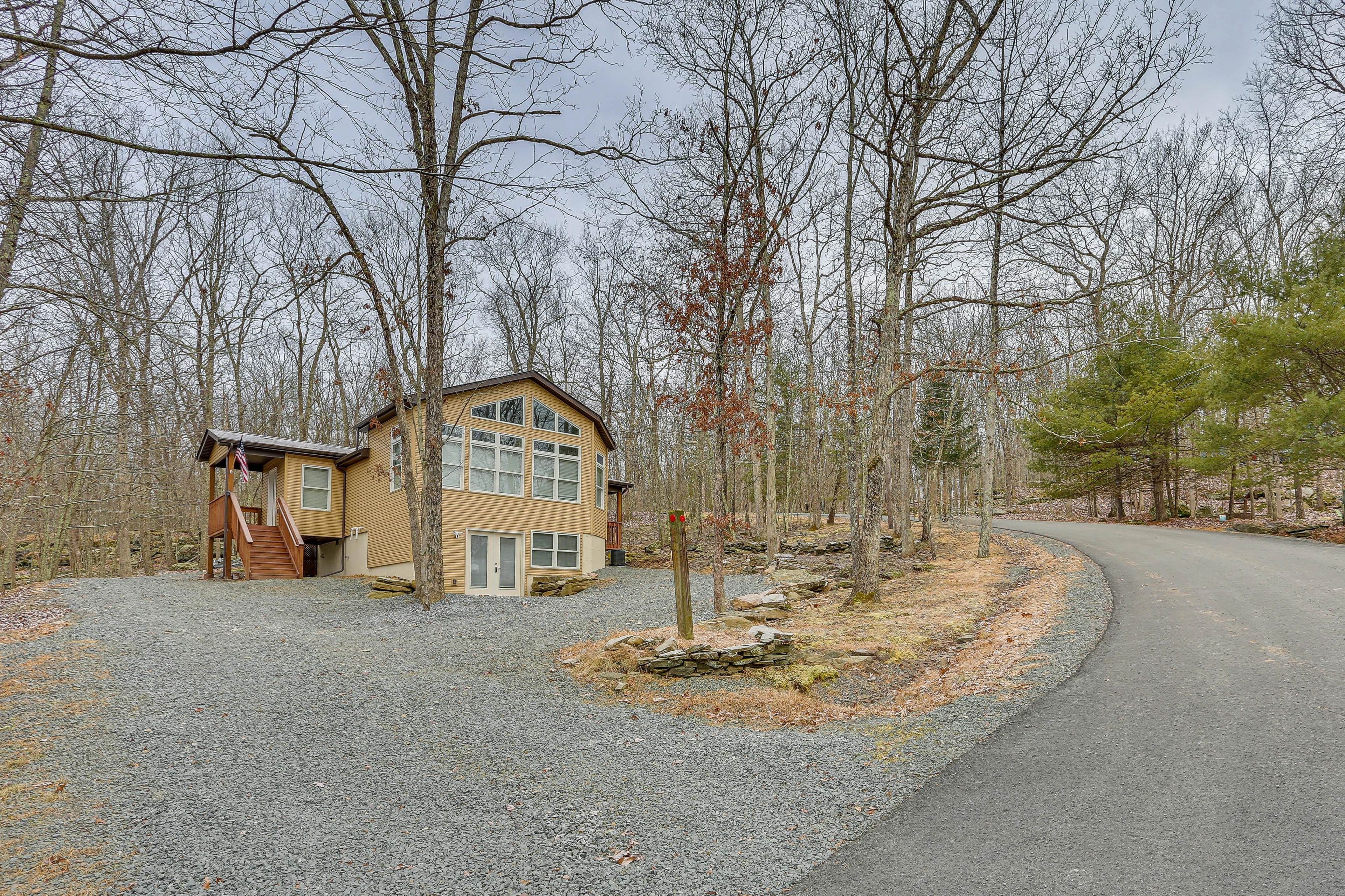 Parking | Gravel Driveway (4 Vehicles)