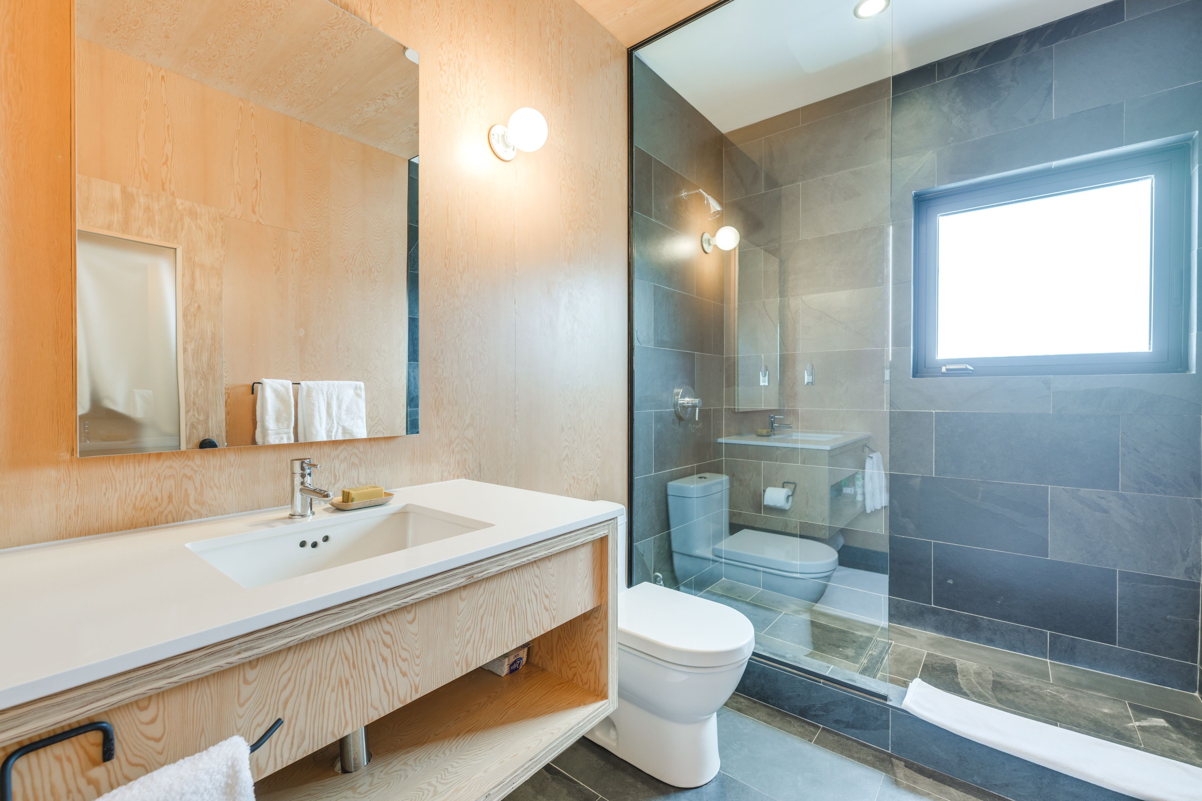 Full Bathroom | Basement | Walk-In Shower | Towels Provided