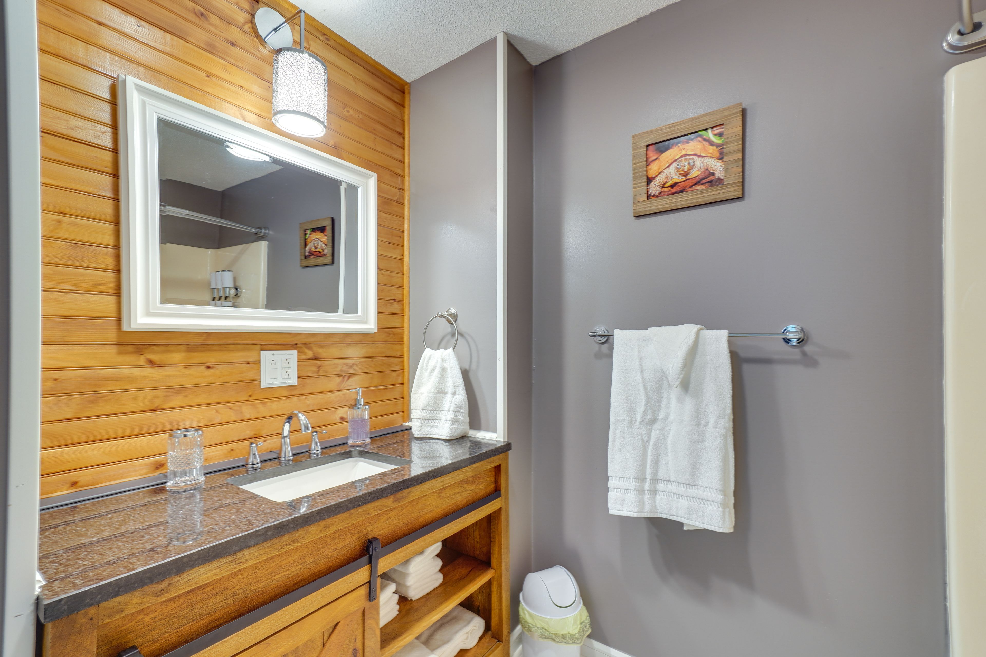 Full Bathroom | 2nd Floor