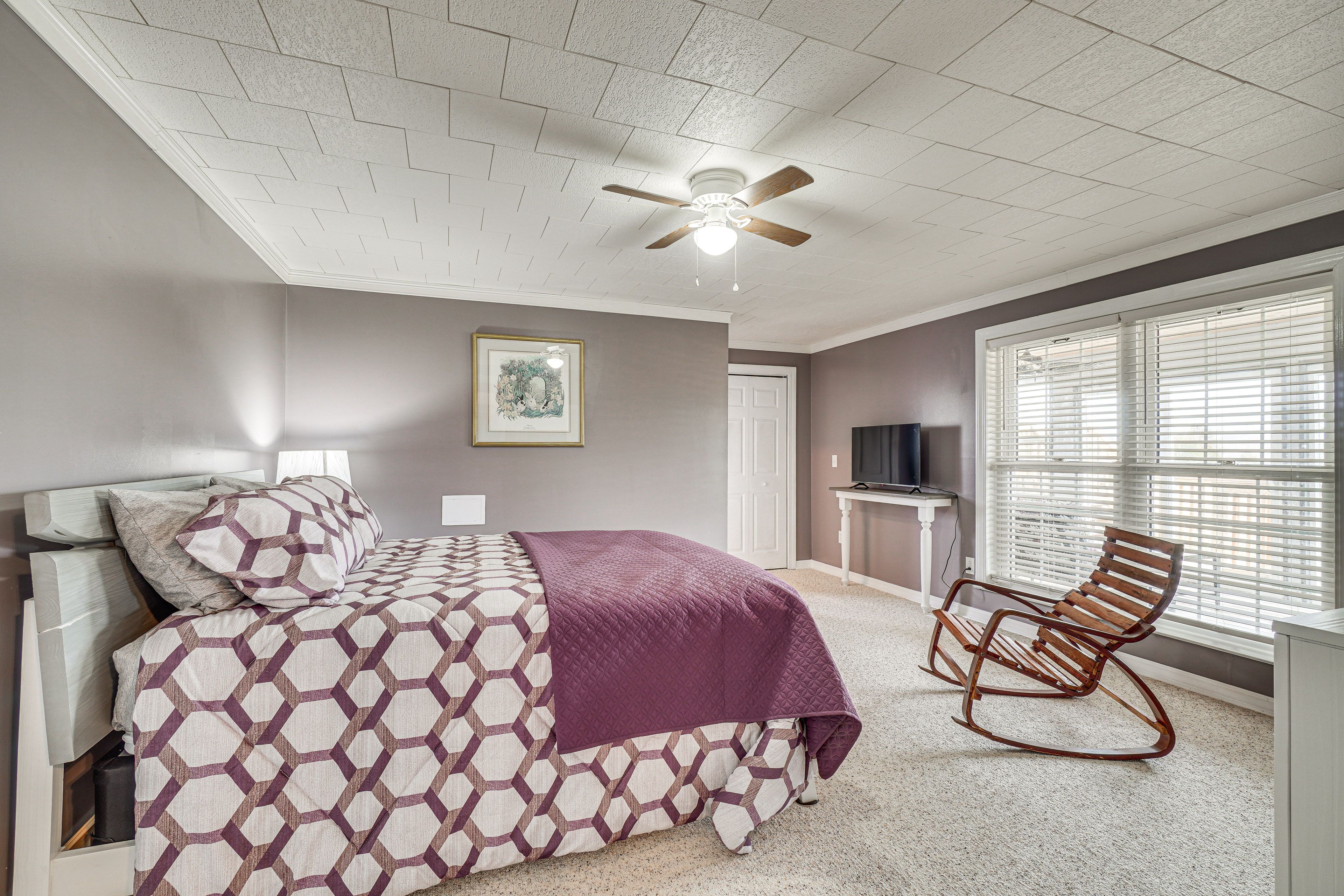Bedroom 1 | Queen Bed | 1st Floor | Linens Provided | En-Suite