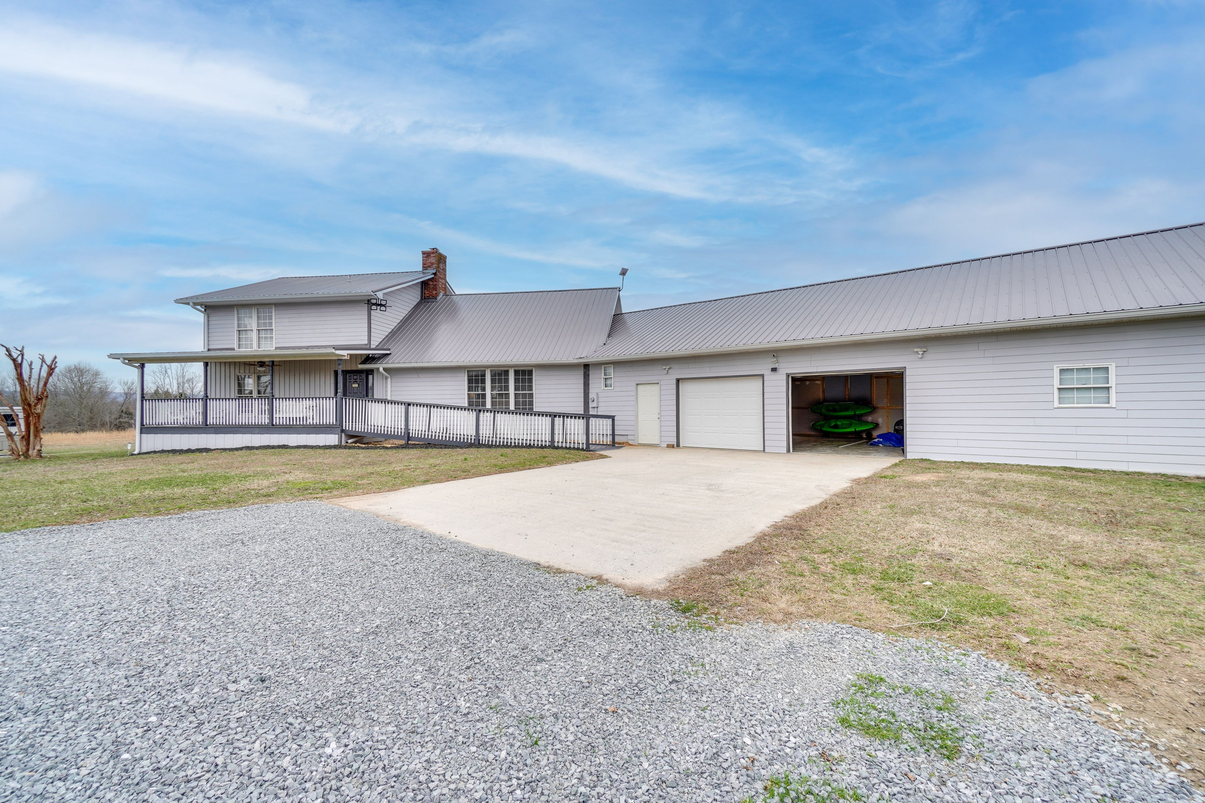Parking | Garage (2 Vehicles) | Driveway (4 Vehicles) | RV Parking