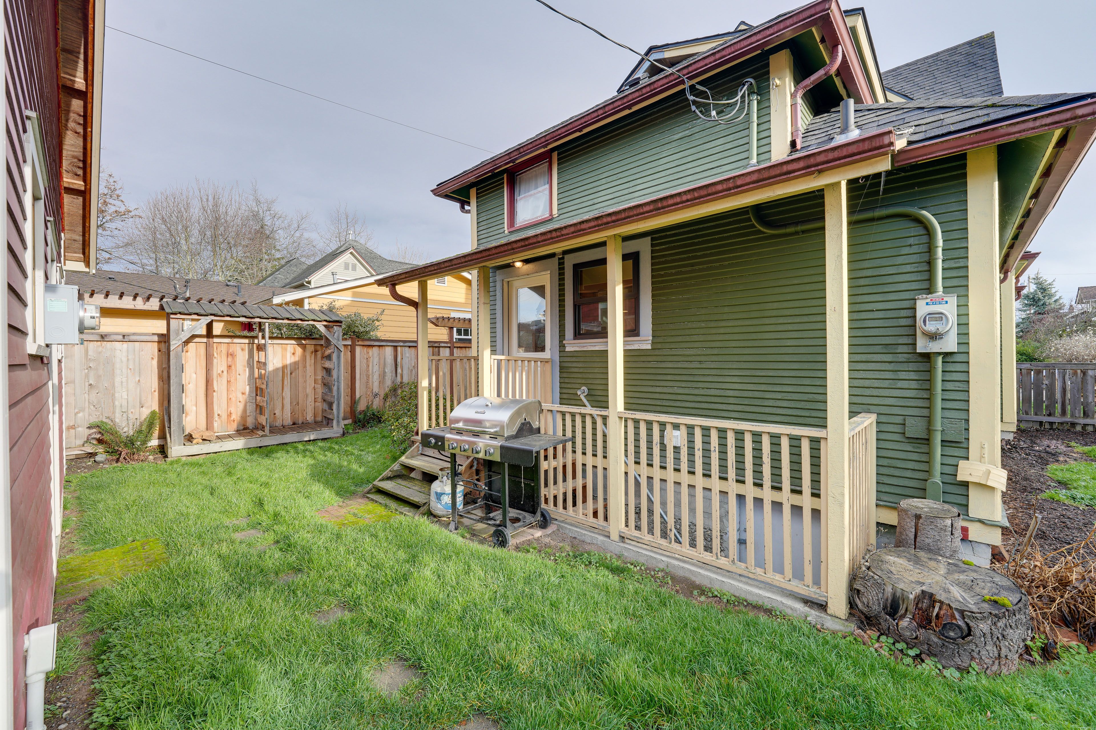Fenced Backyard | Gas Grill