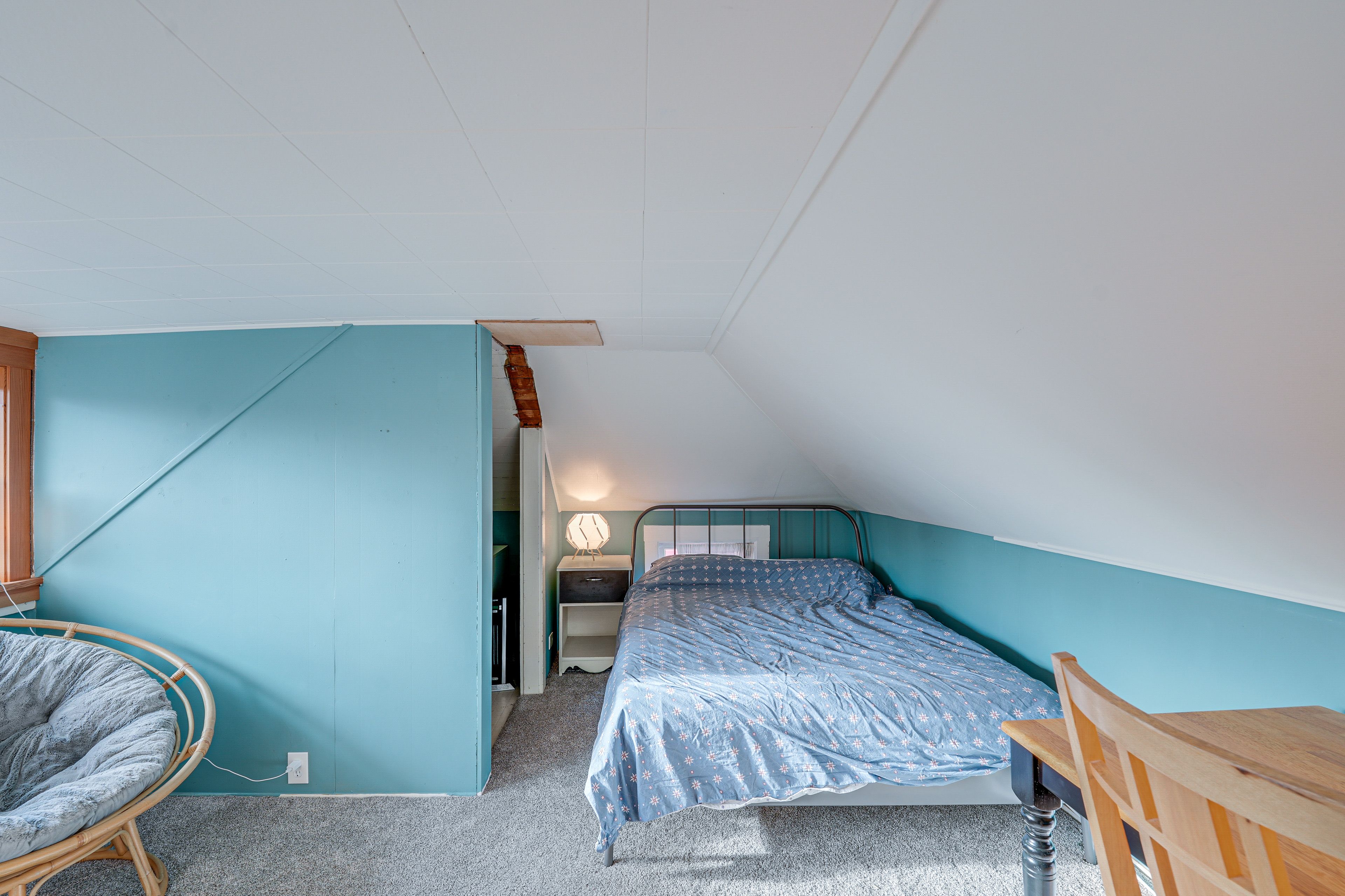 Bedroom 2 | Queen Bed | Workstation | Walk-In Closet | 2nd Floor