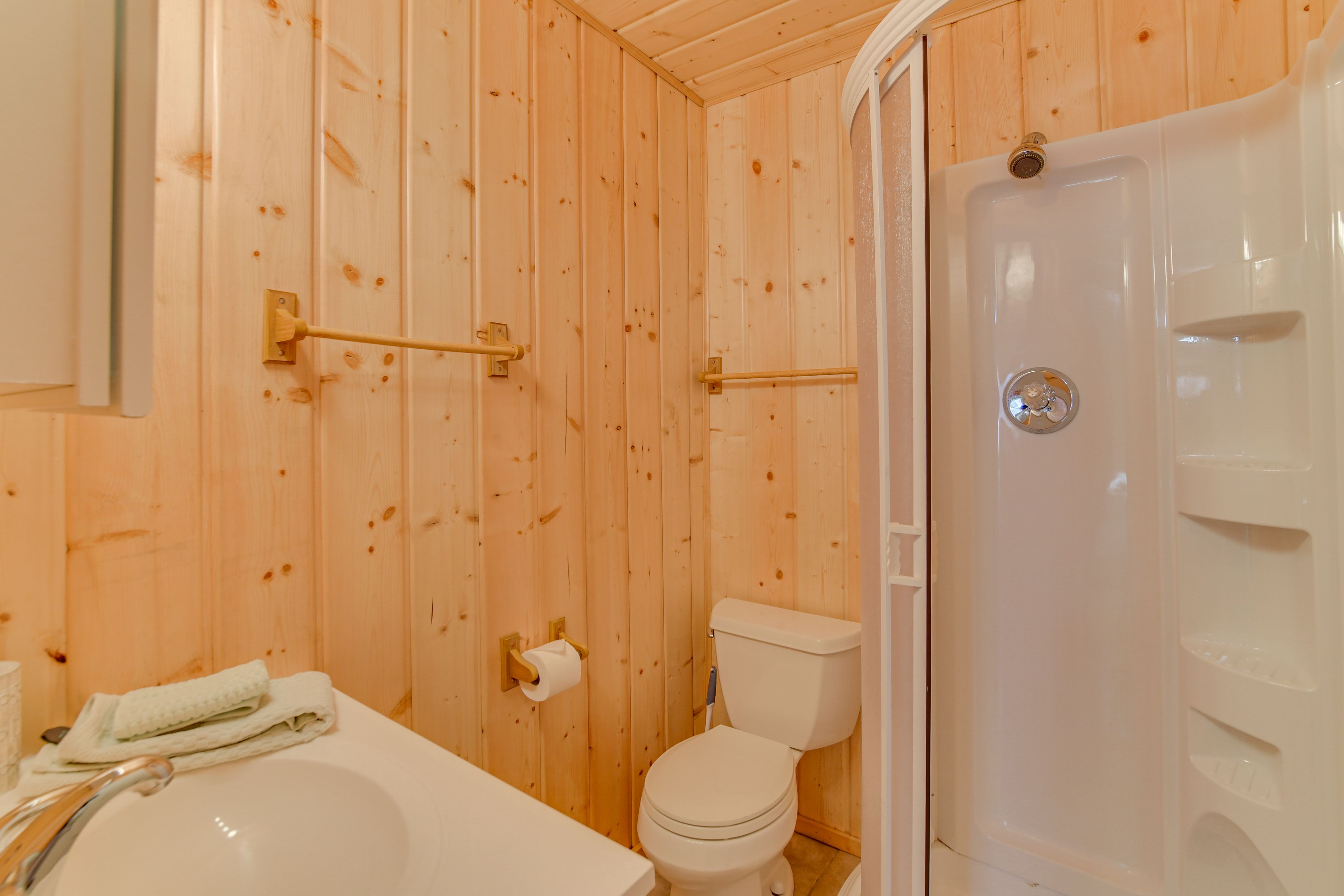 Guest House | Full Bathroom