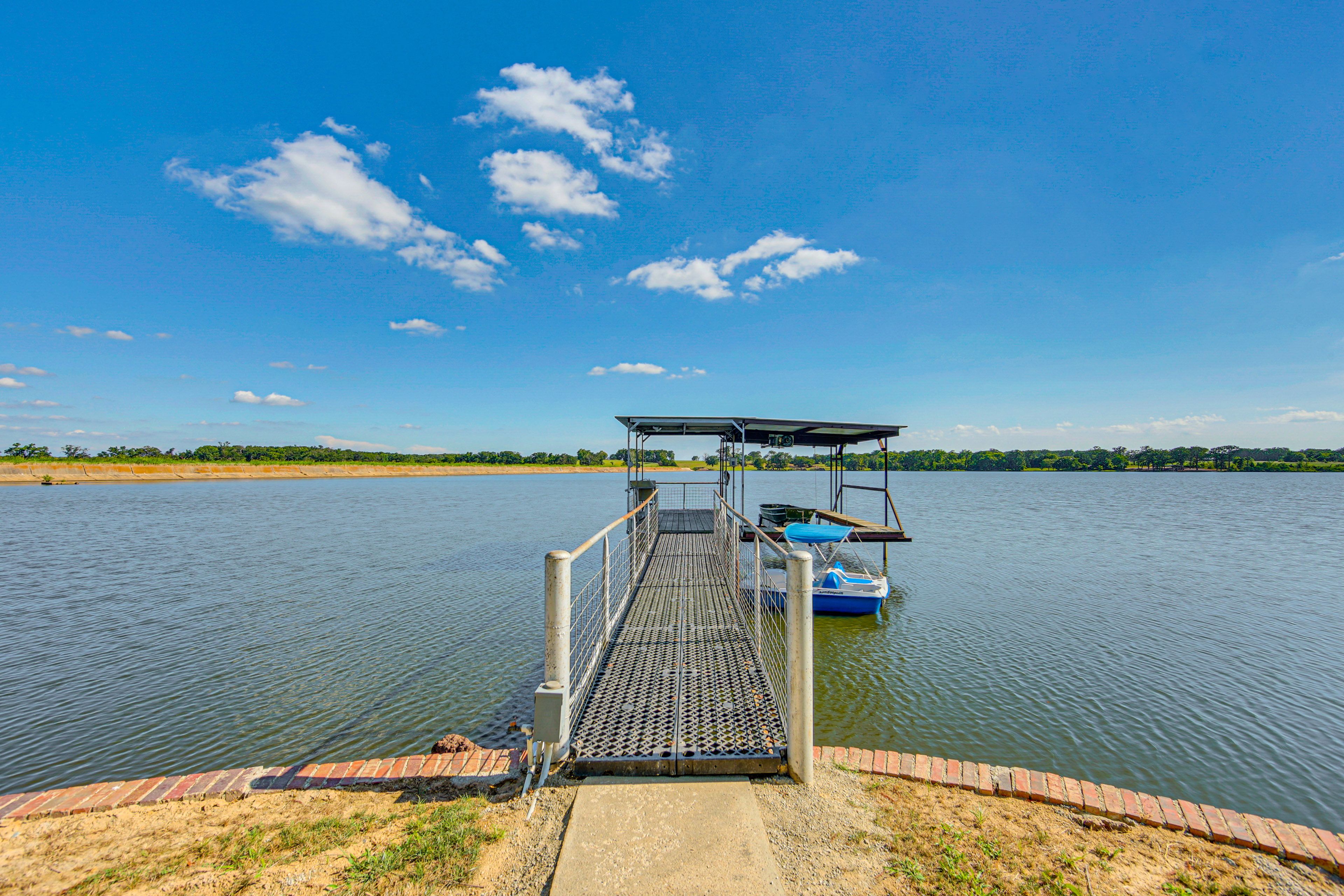 Fishing Dock w/ Cleaning Station