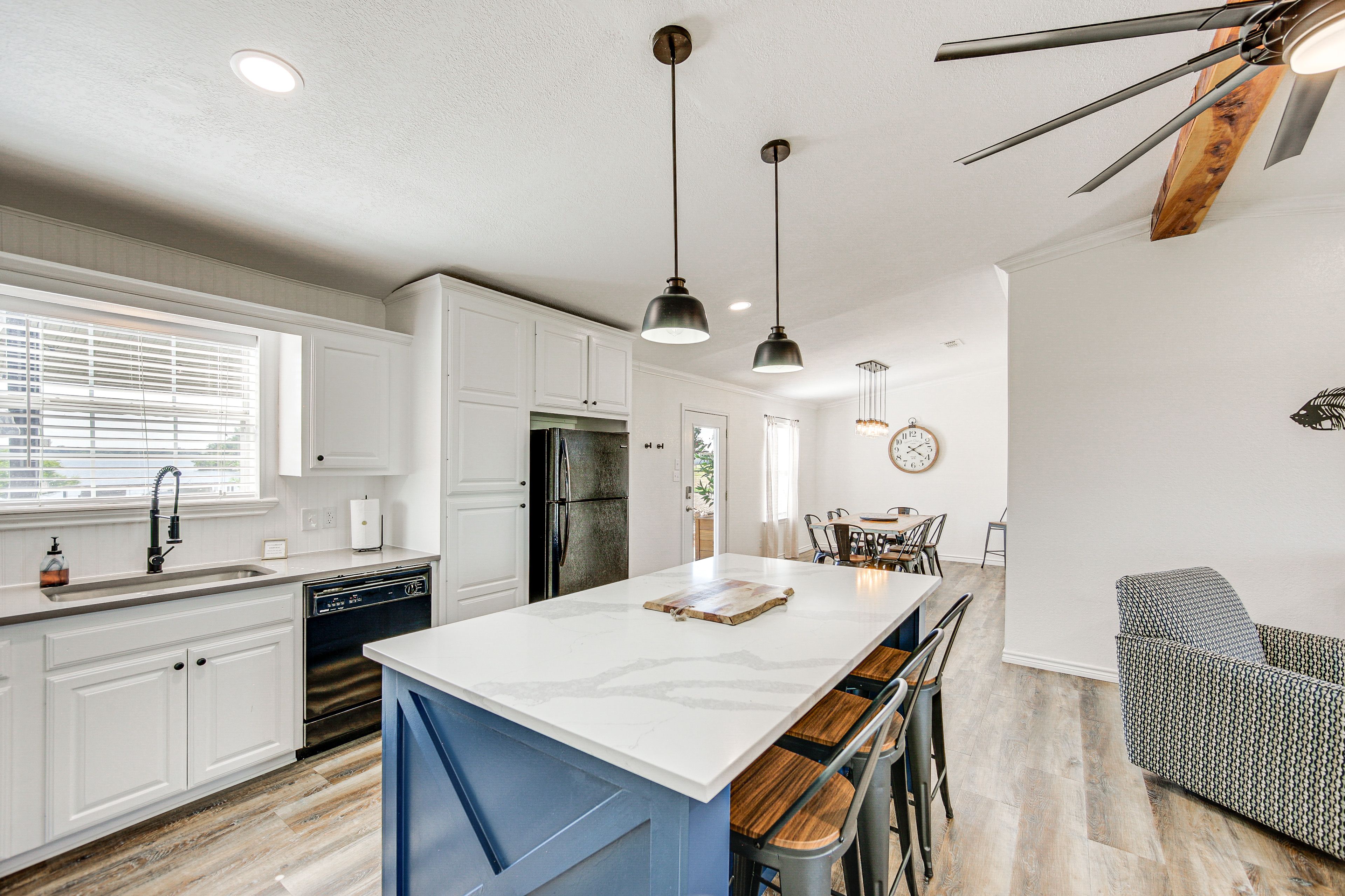 Kitchen | Single-Cup Coffee Maker | Dishwasher | Stove/Oven | Cooking Basics