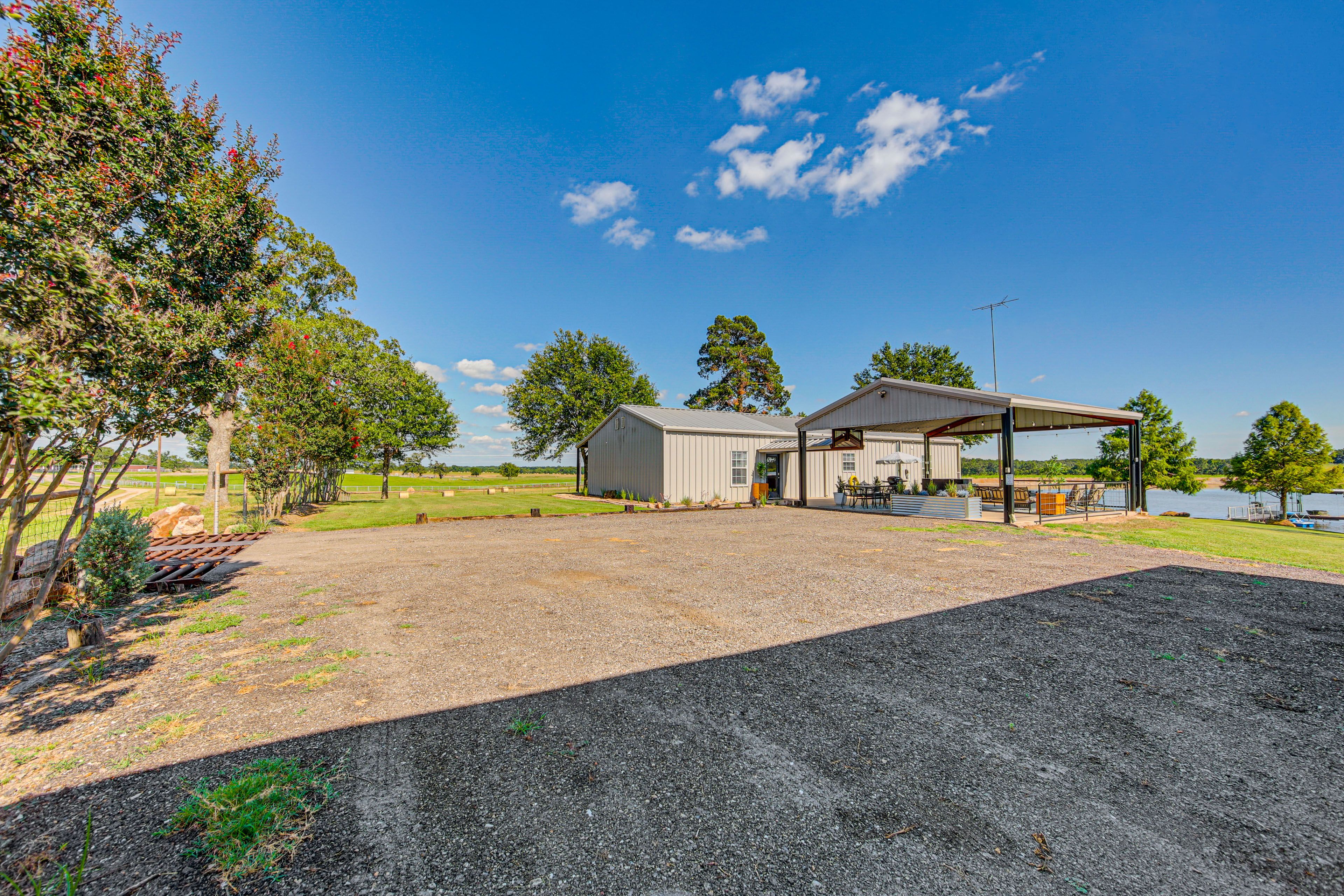 Parking | Driveway (6 Vehicles)