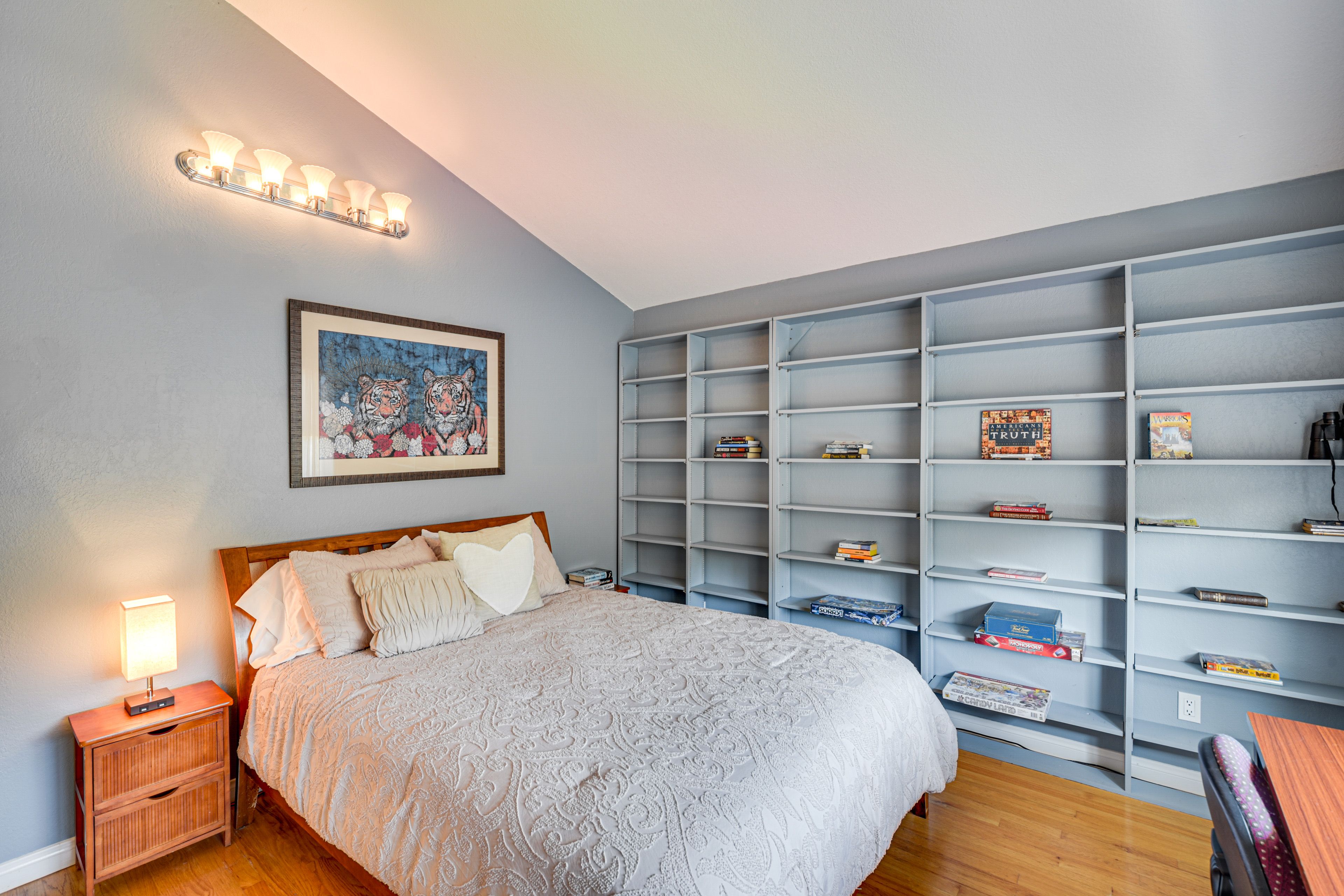 Bedroom 2 | Queen Bed | Smart TV | 2nd Floor