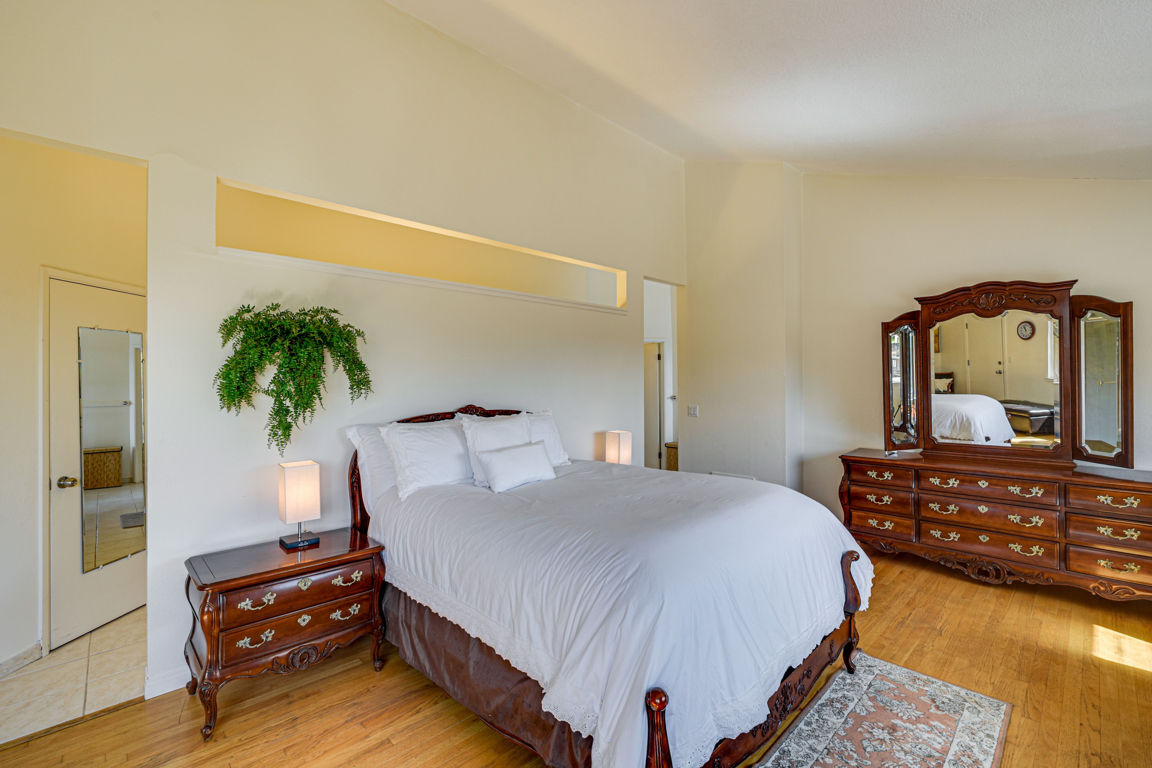 Bedroom 1 | Queen Bed | Laptop Workspace | Free WiFi | 2nd Floor