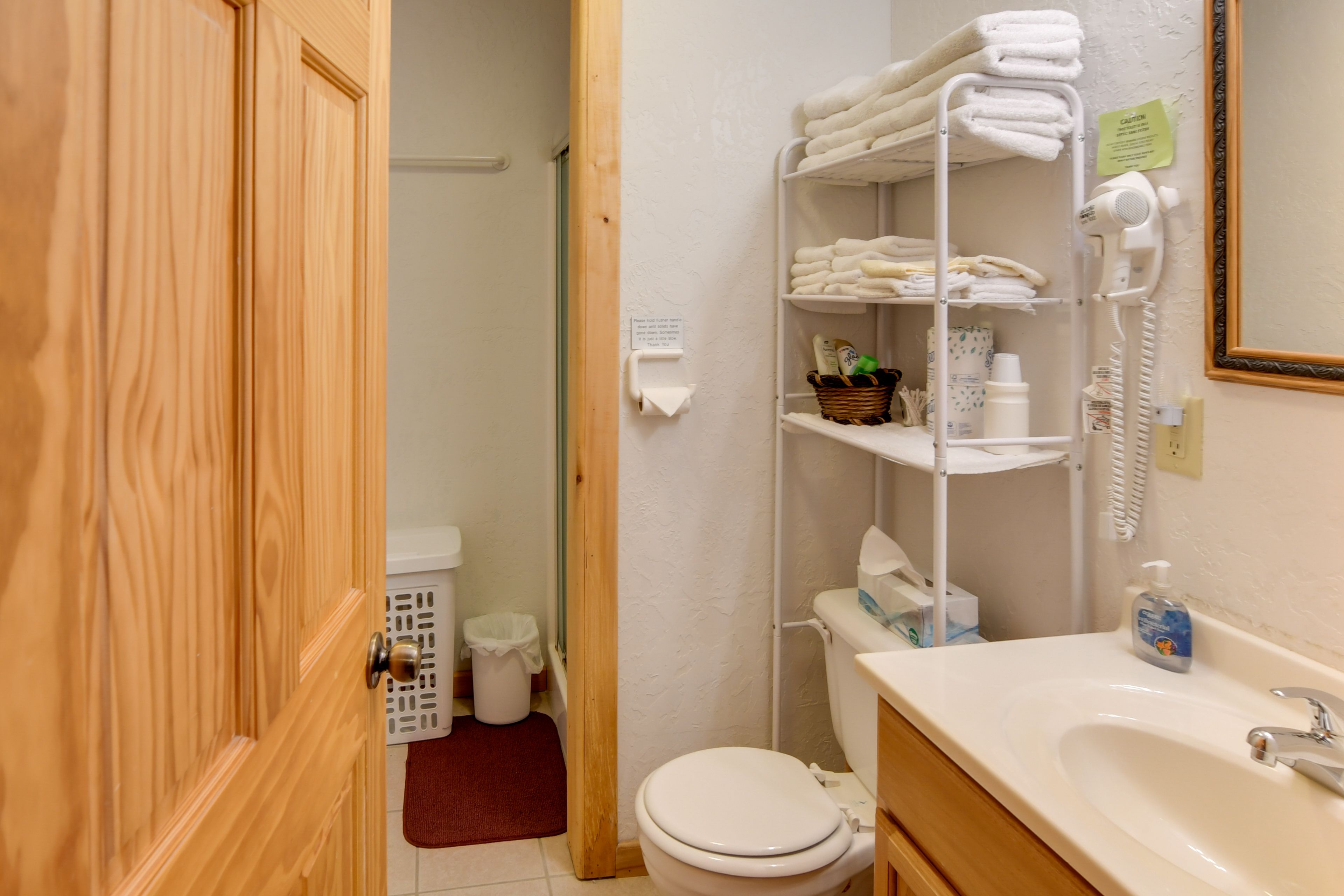 En-Suite Bathroom | 2nd Floor | Towels Provided