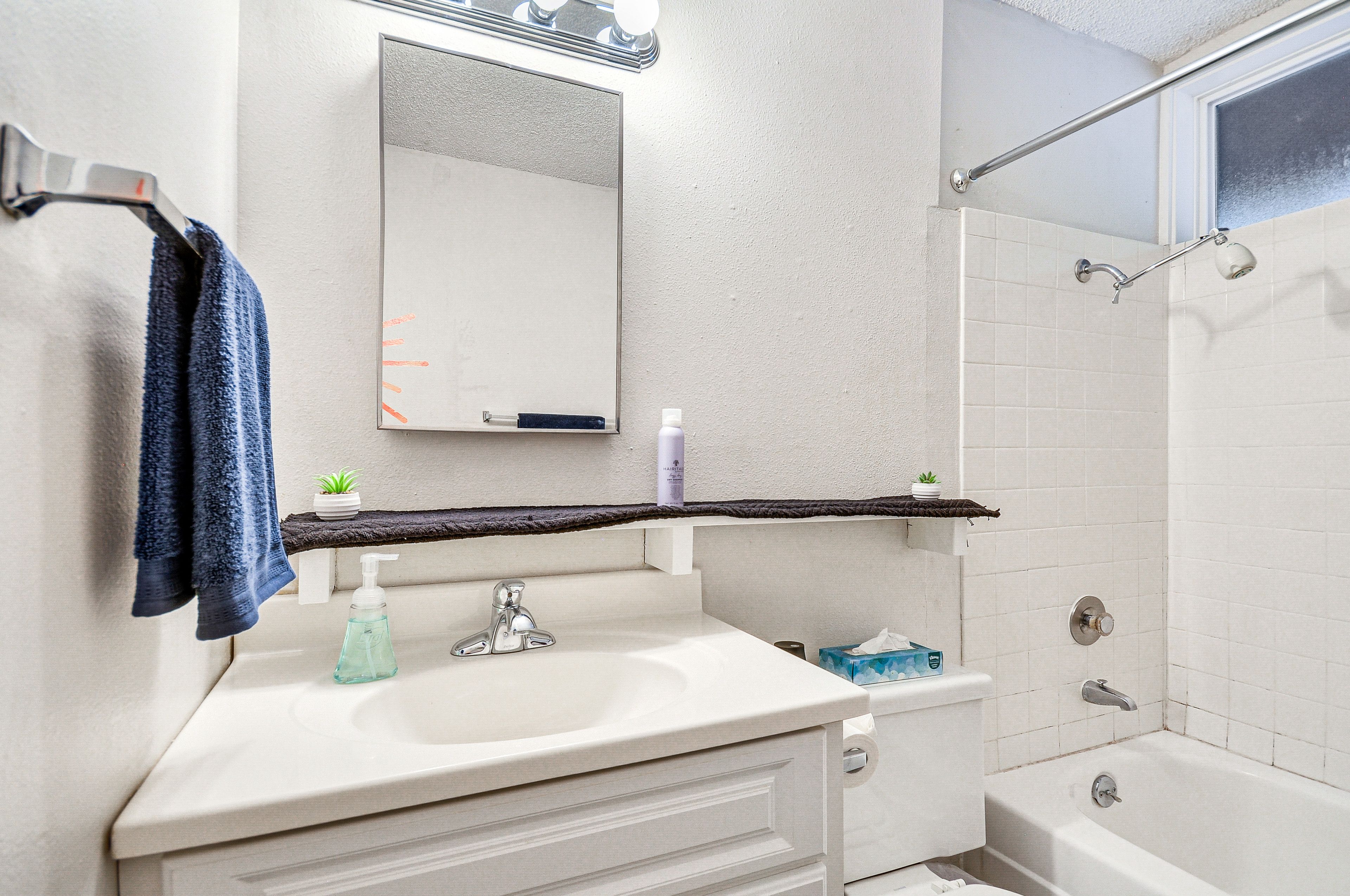 Full Bathroom | Complimentary Toiletries | Hair Dryer | Towels