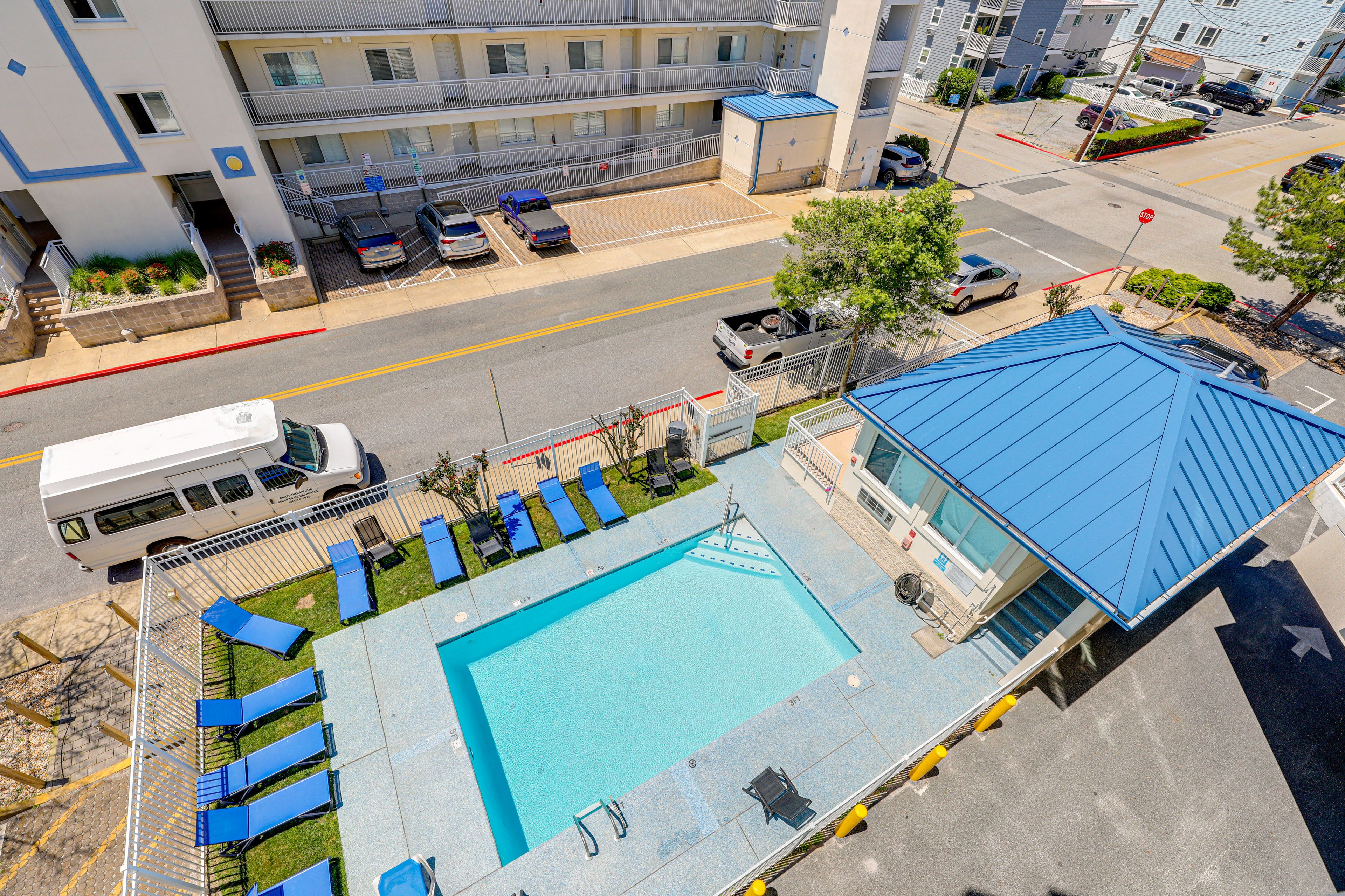 Exterior | Community Outdoor Pool | Community Outdoor Showers
