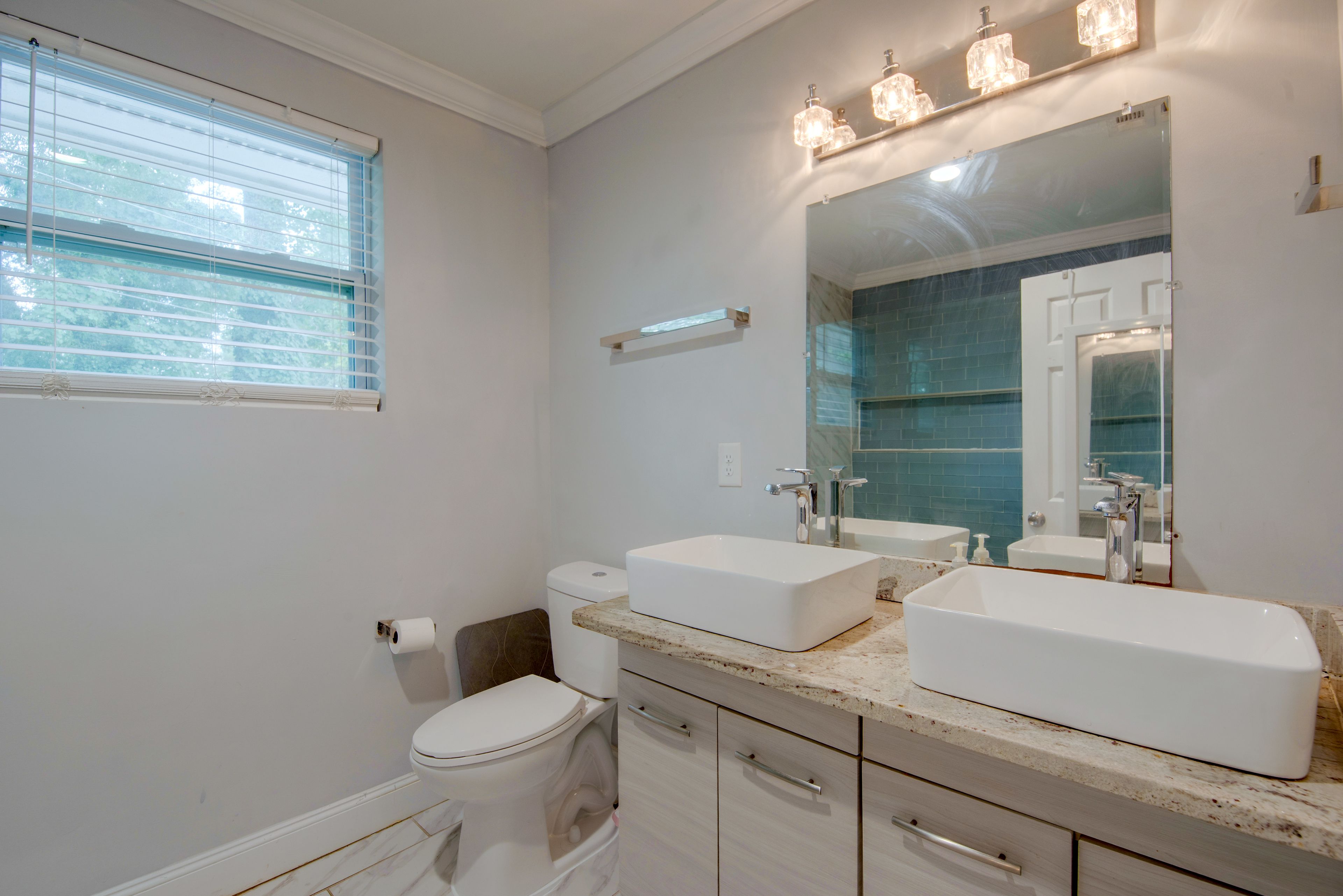 Full Bathroom | Main Level