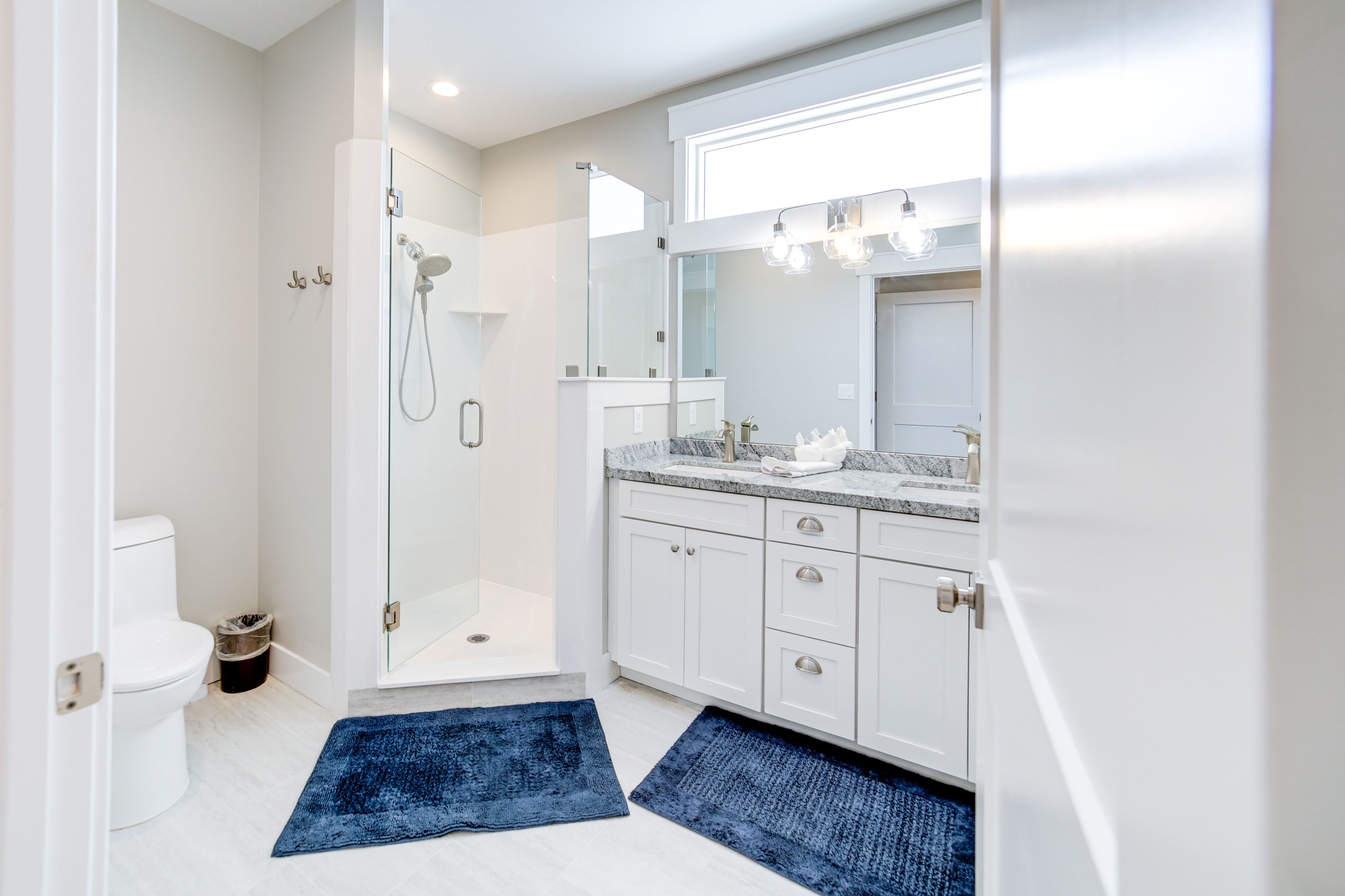 Full Bathroom | Complimentary Toiletries | 1st Floor
