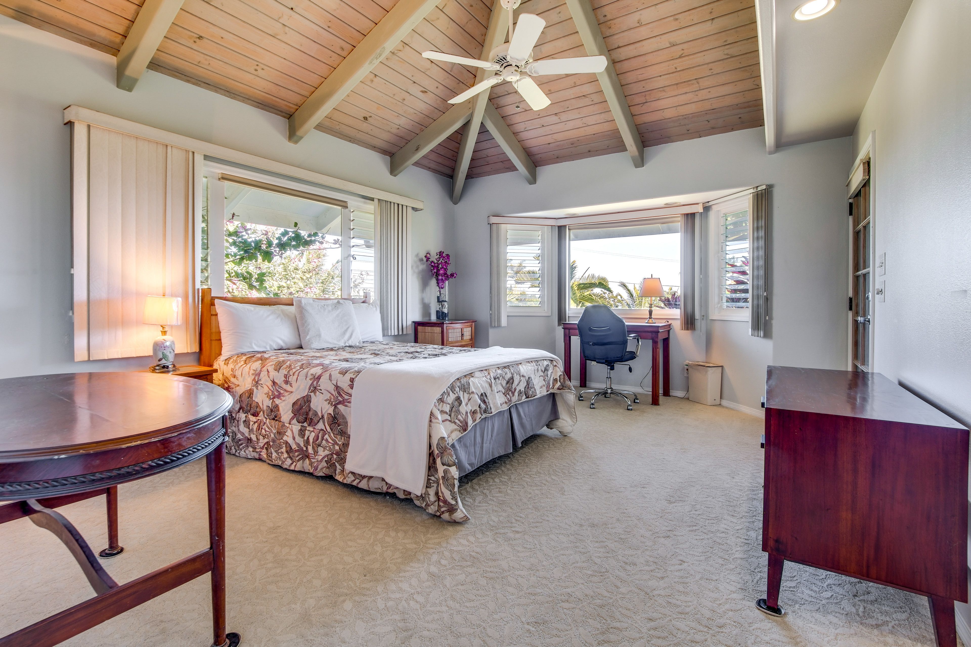 Bedroom 1 | Queen Bed | Office Desk | Lanai Access | Linens Provided