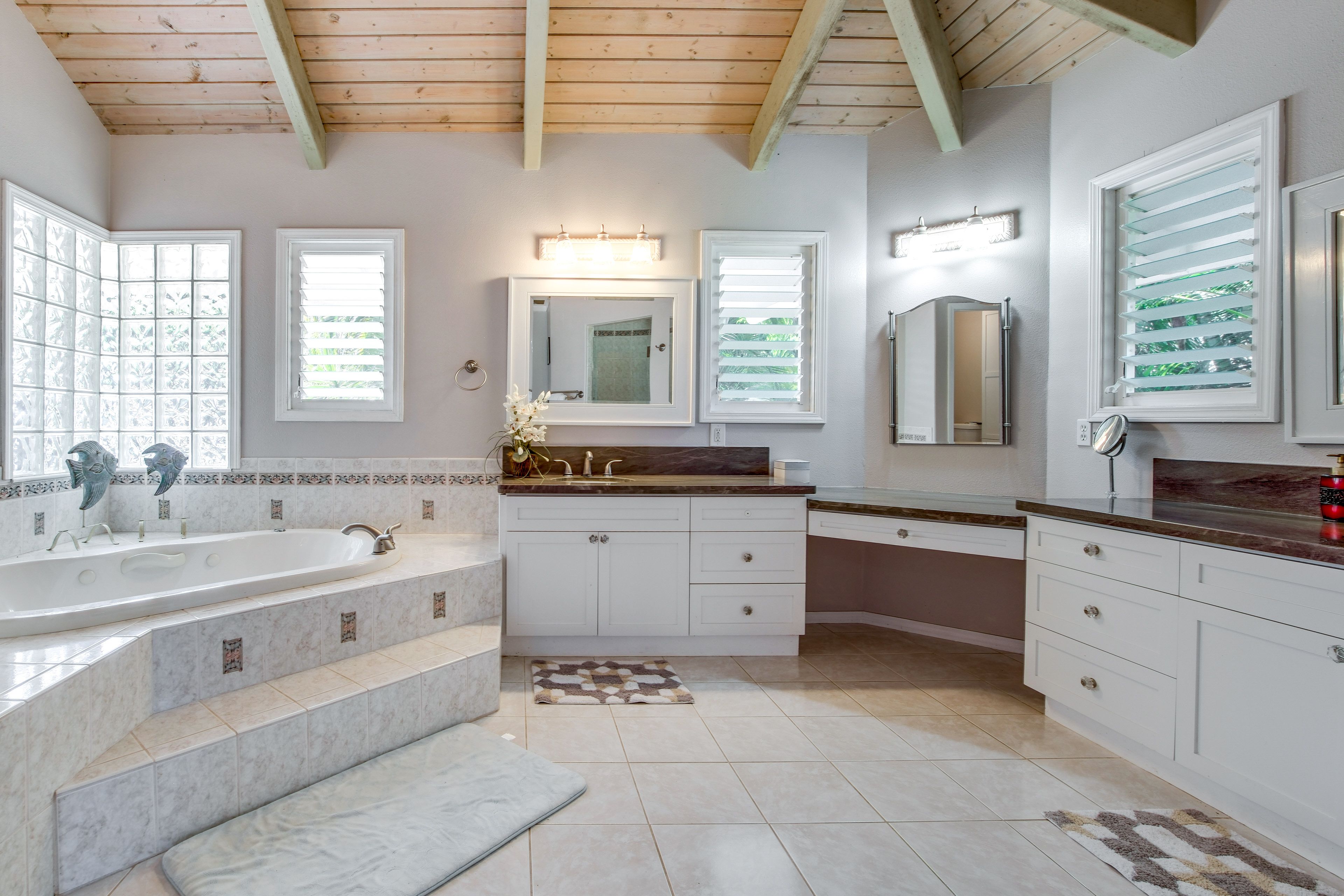 En-Suite Bathroom | Towels Provided