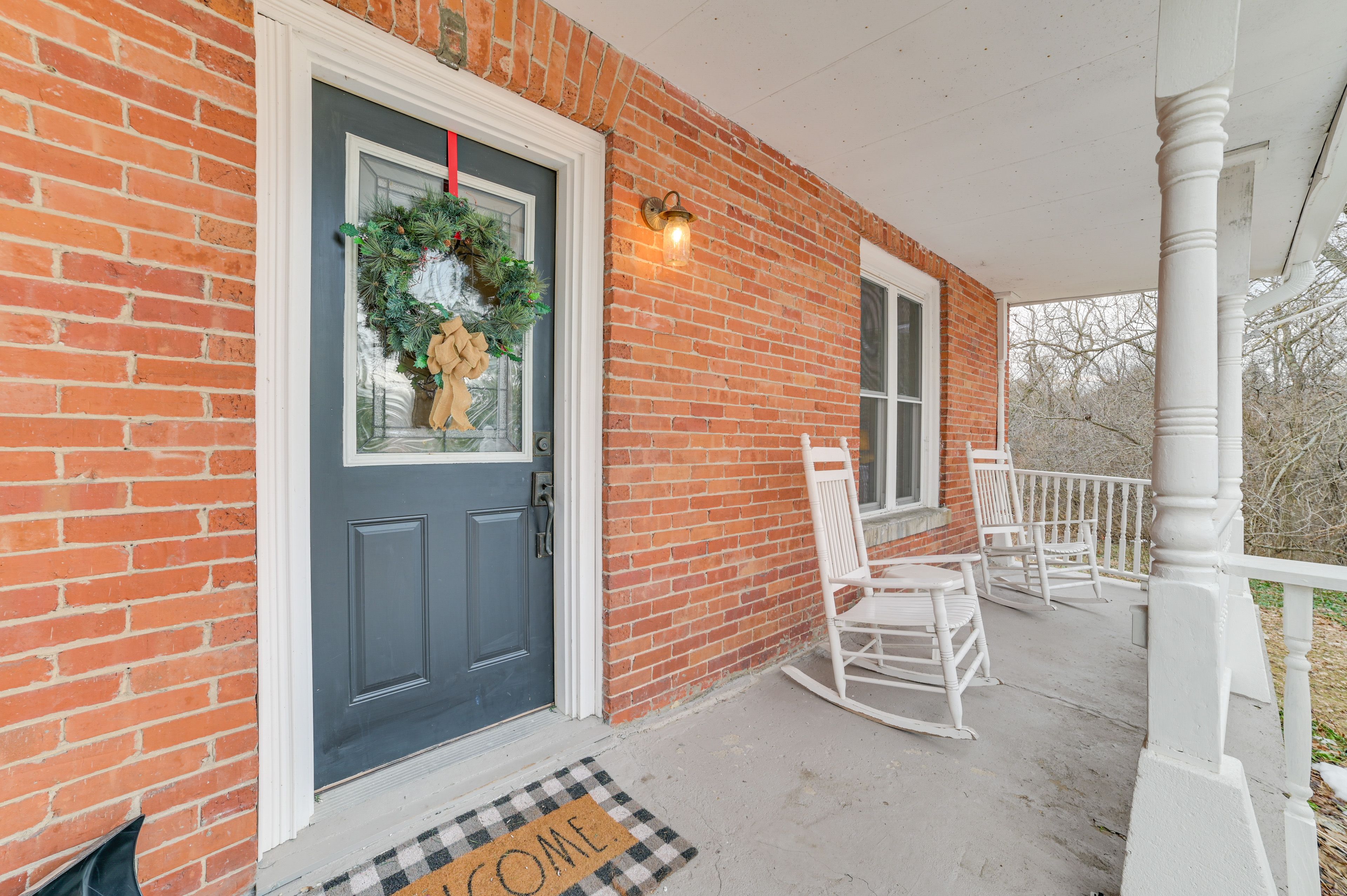 House Exterior | Furnished Porch