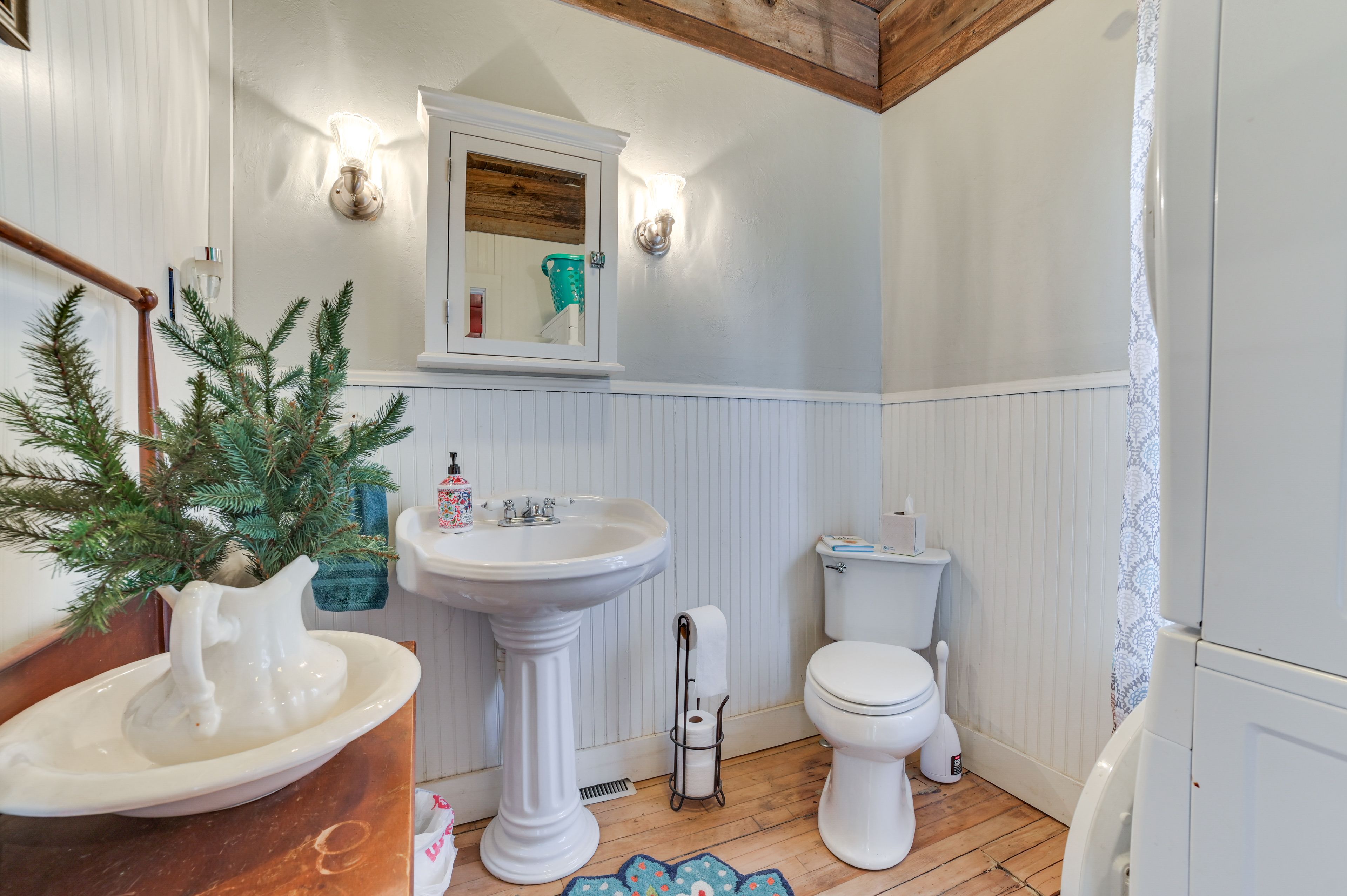 Half Bathroom | Laundry | Detergent Provided | 1st Floor