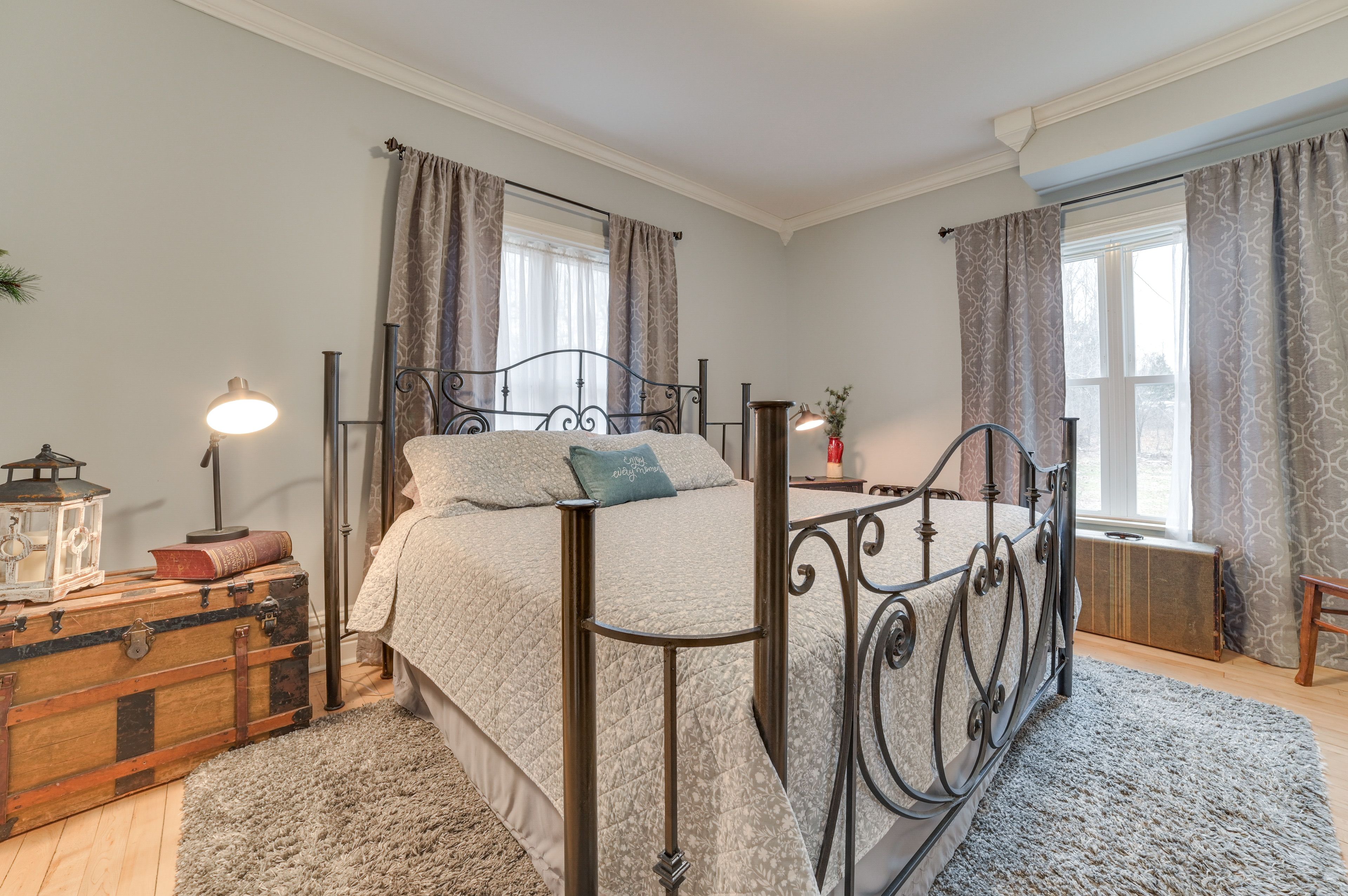 Bedroom 1 | King Bed | Smart TV | 1st Floor