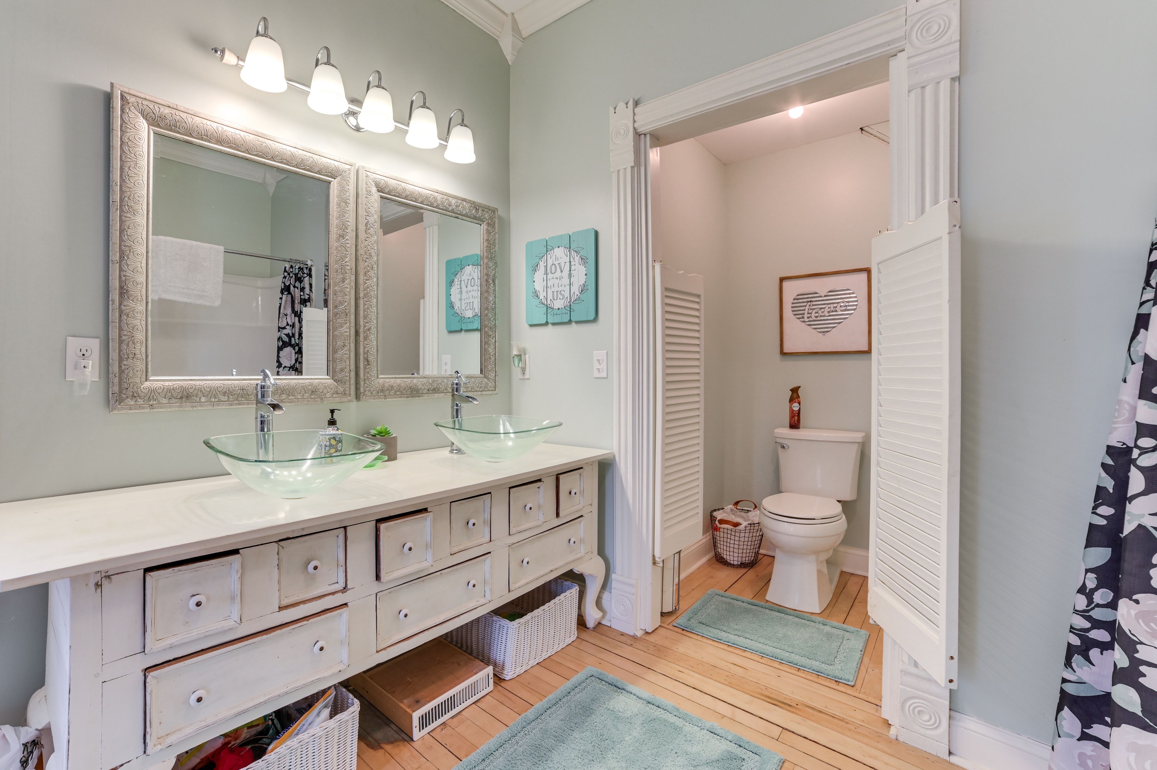 Full Bathroom | Complimentary Toiletries | 1st Floor
