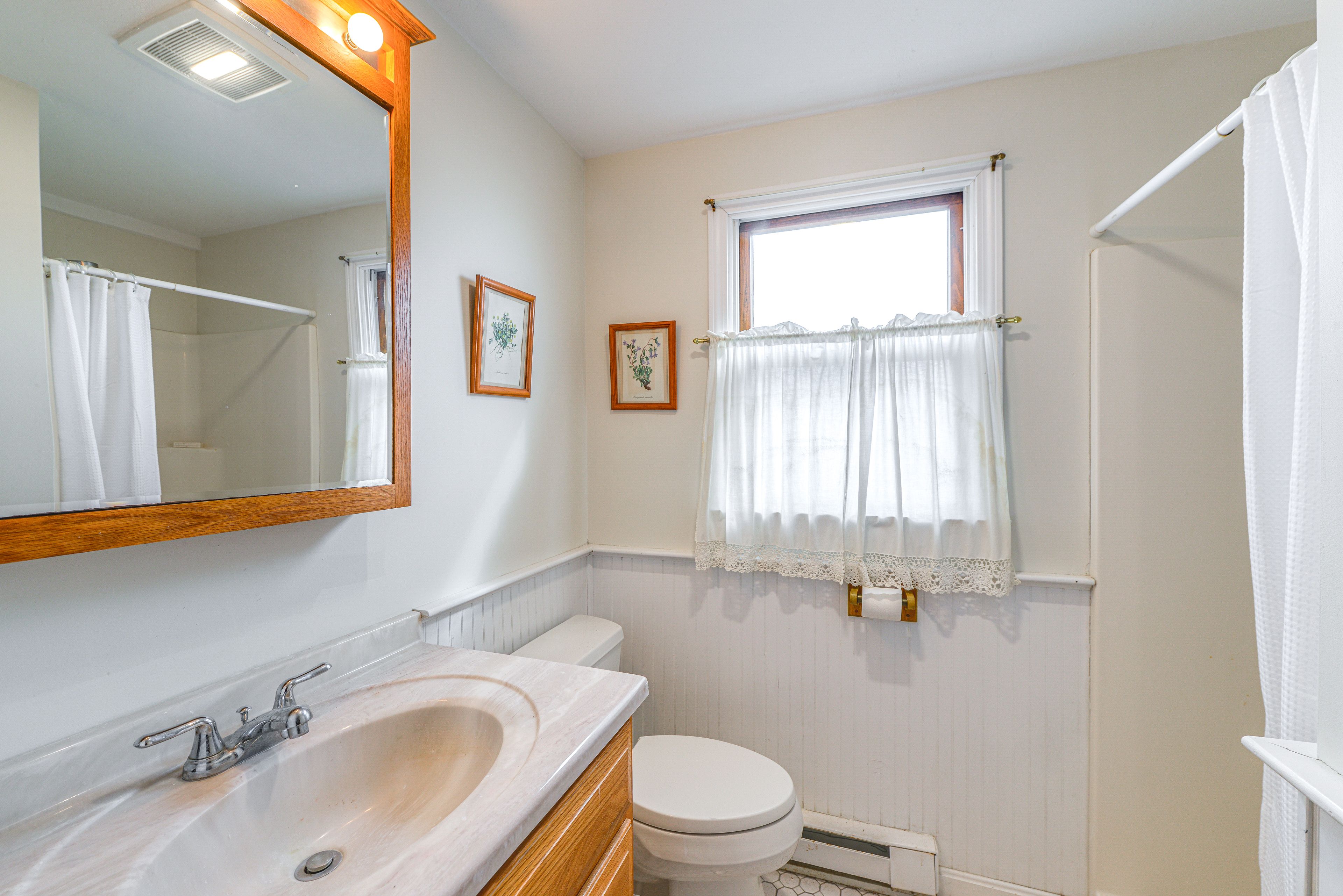 Full Bathroom | 2nd Floor