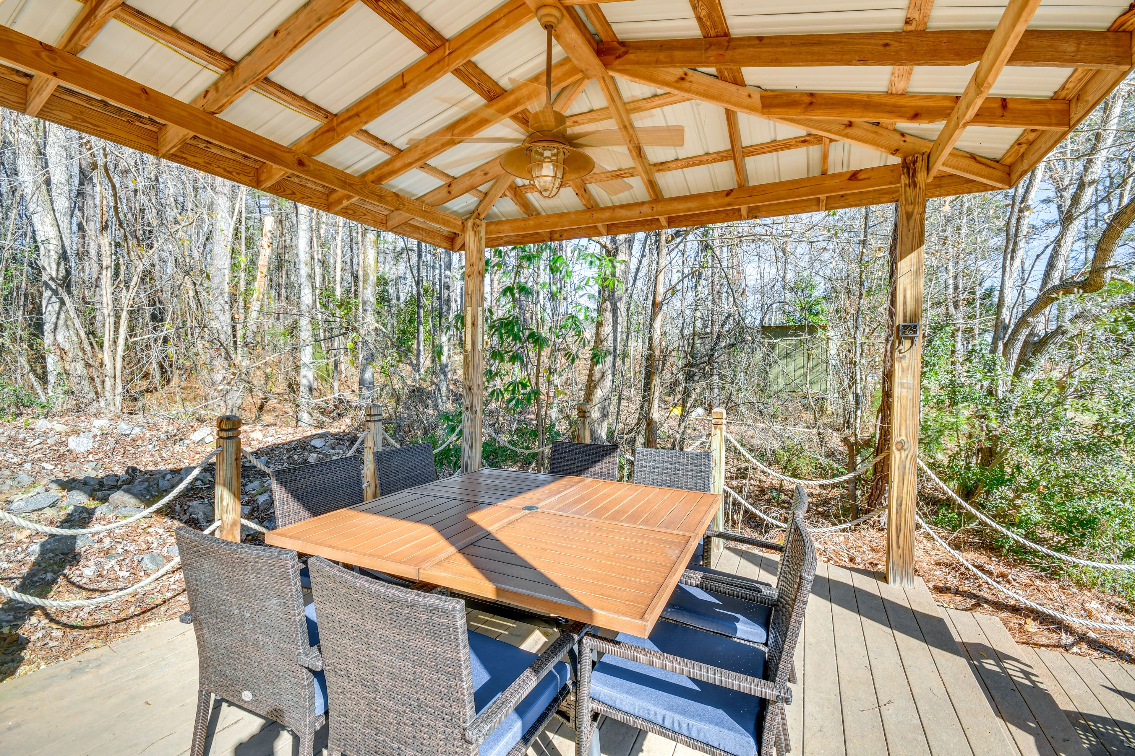 Dock | Outdoor Seating & Dining