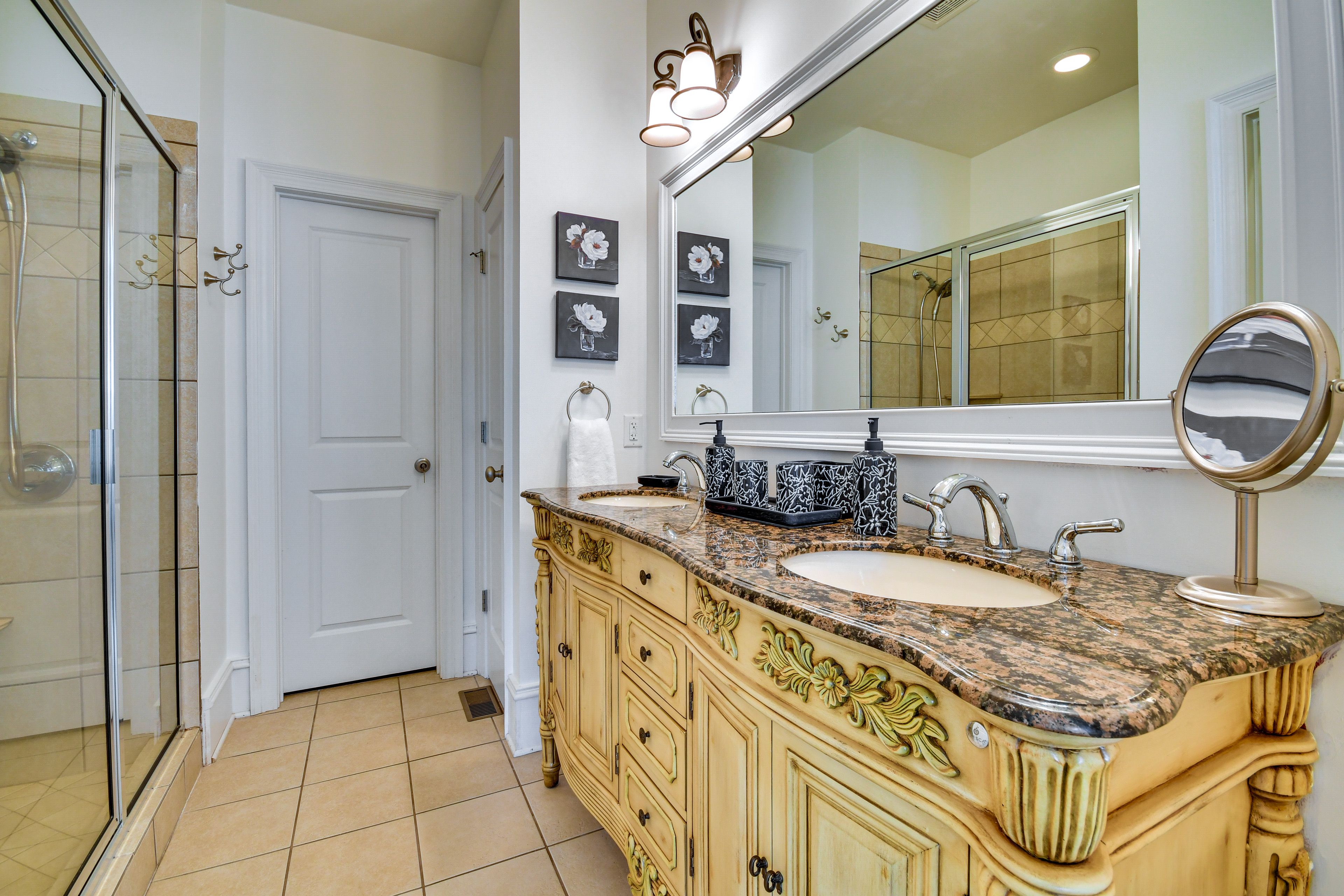 Full Bathroom | 1st Floor | Walk-In Shower | Towels Provided