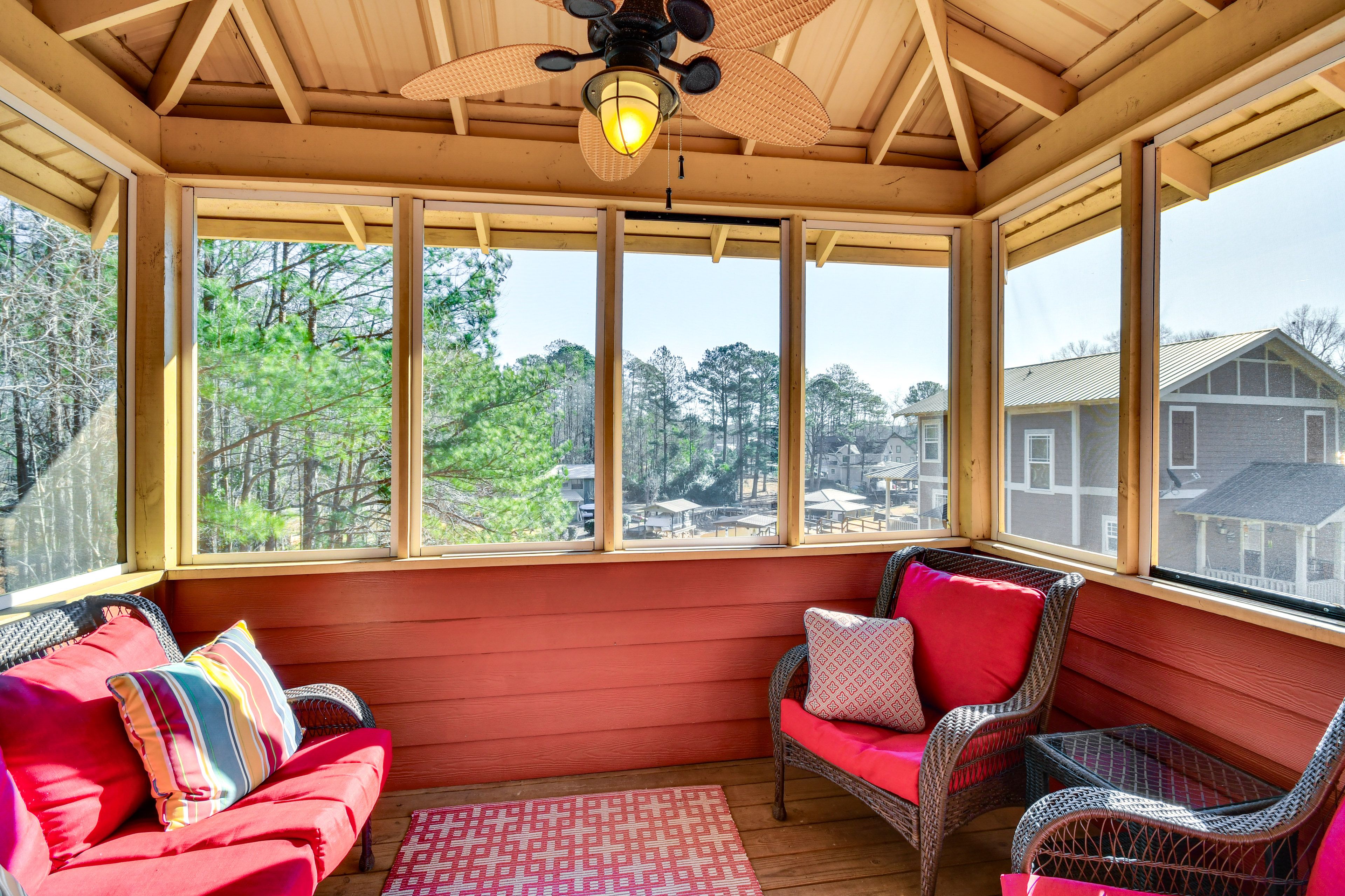 Screened-In Porch | Outdoor Seating