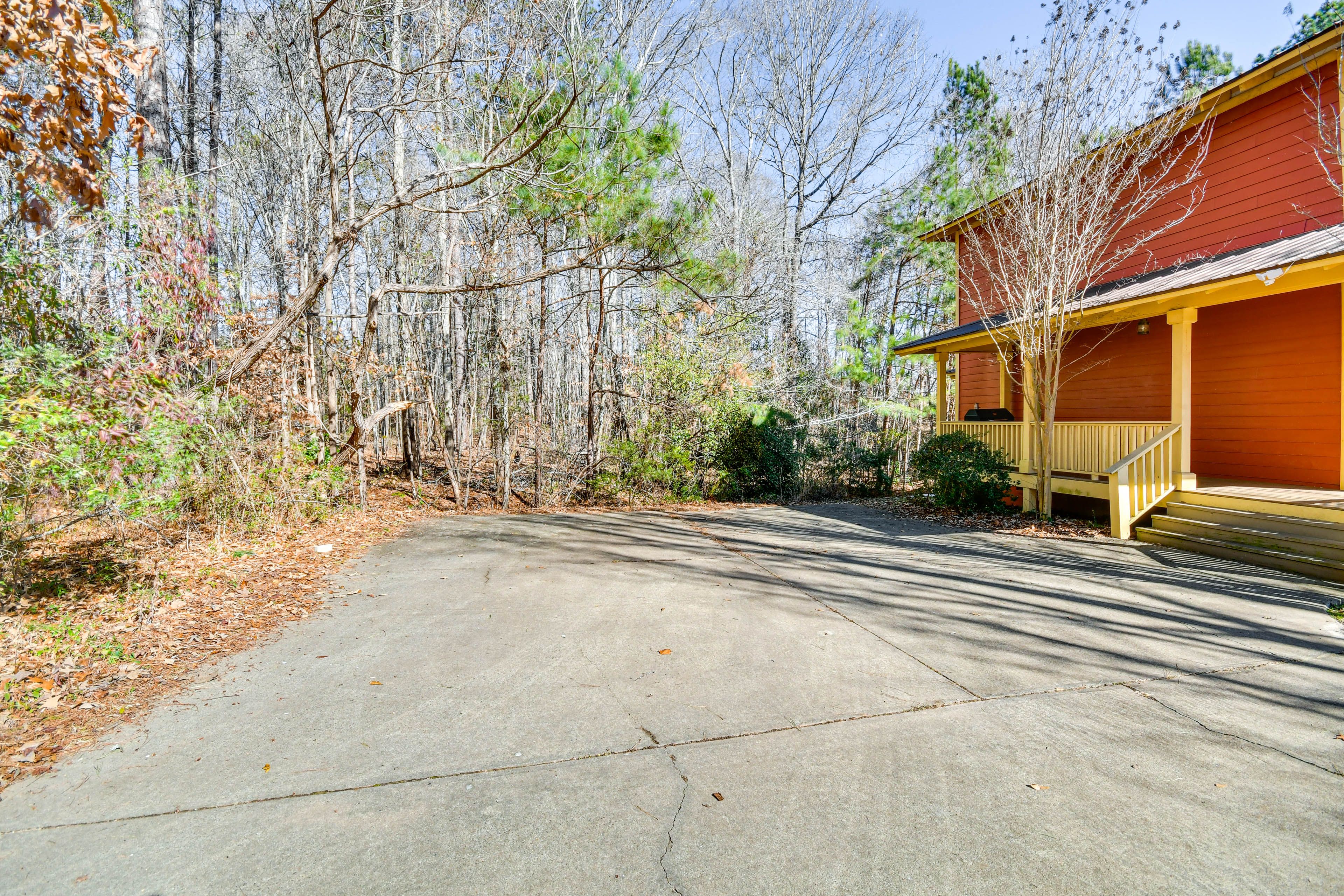 Parking | Driveway (4 Vehicles)