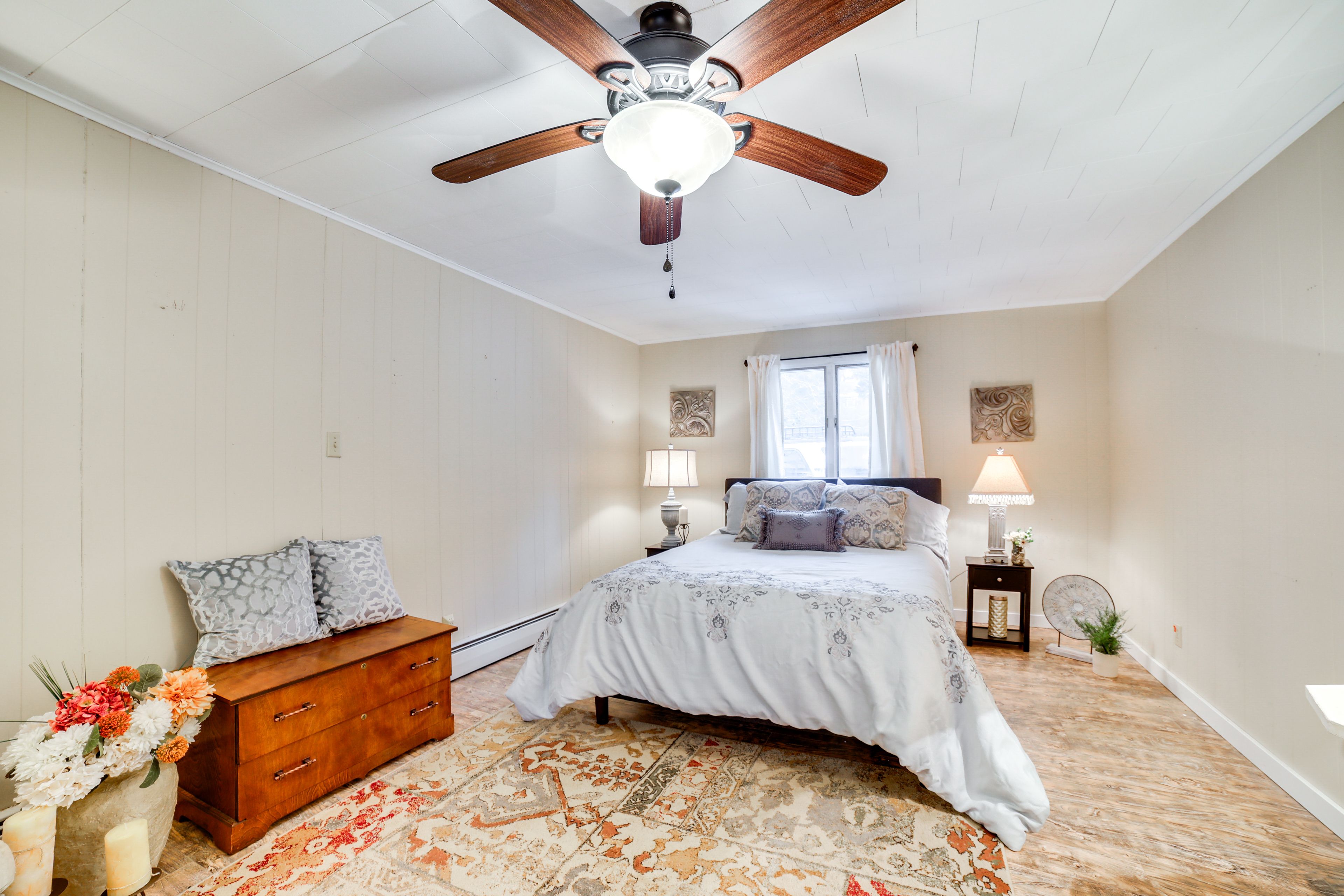 Bedroom 1 | Queen Bed | Linens Provided