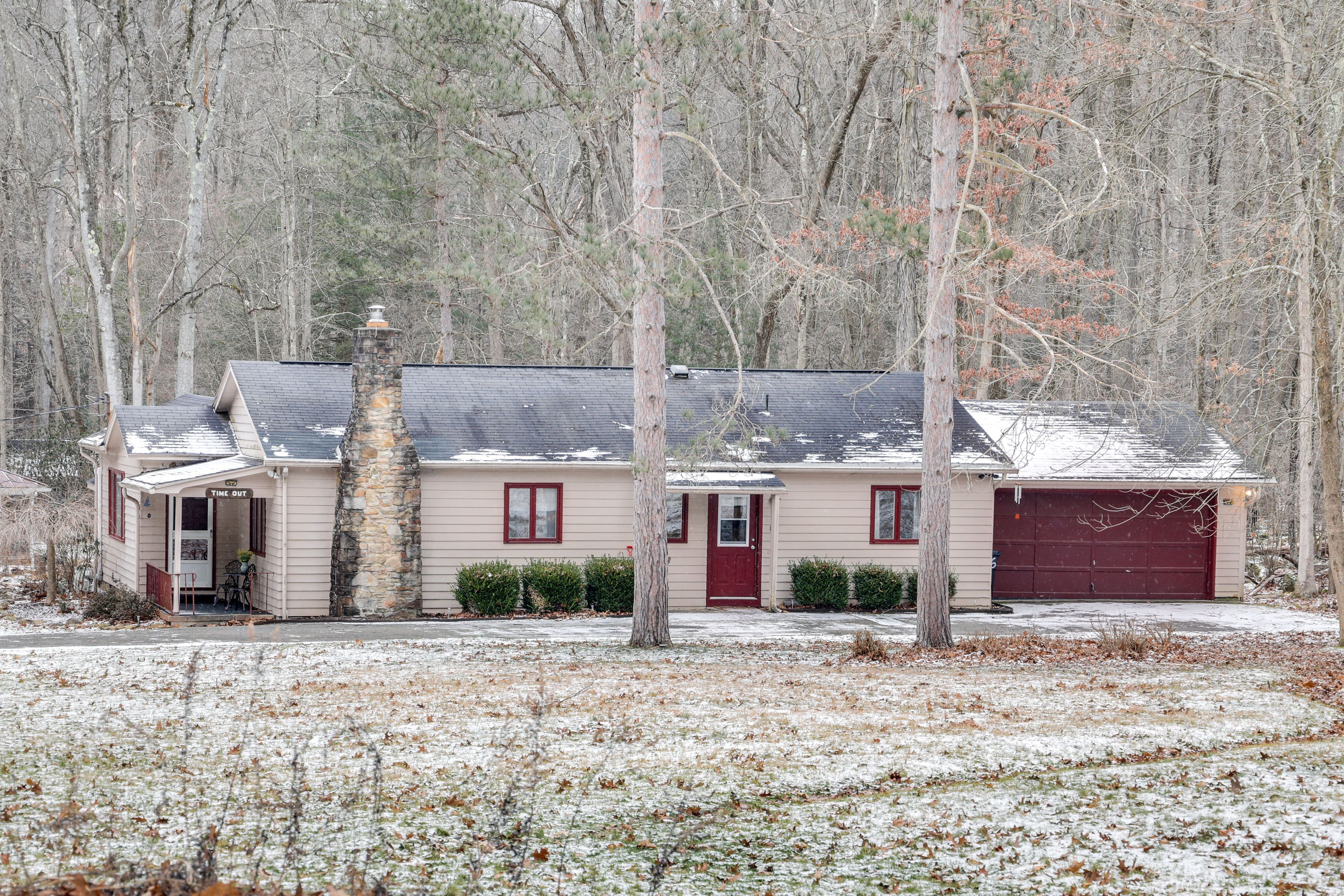 Exterior | Driveway (3 Vehicles)