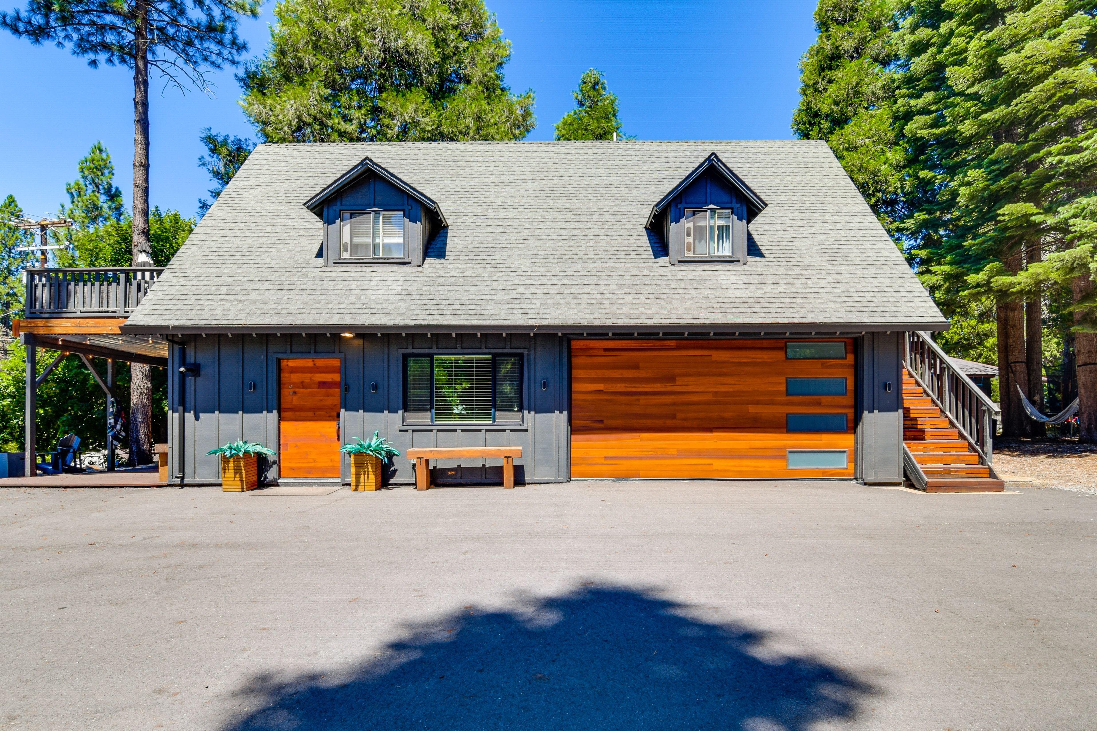 Parking | Driveway (4 Vehicles) | Boat Trailer Parking