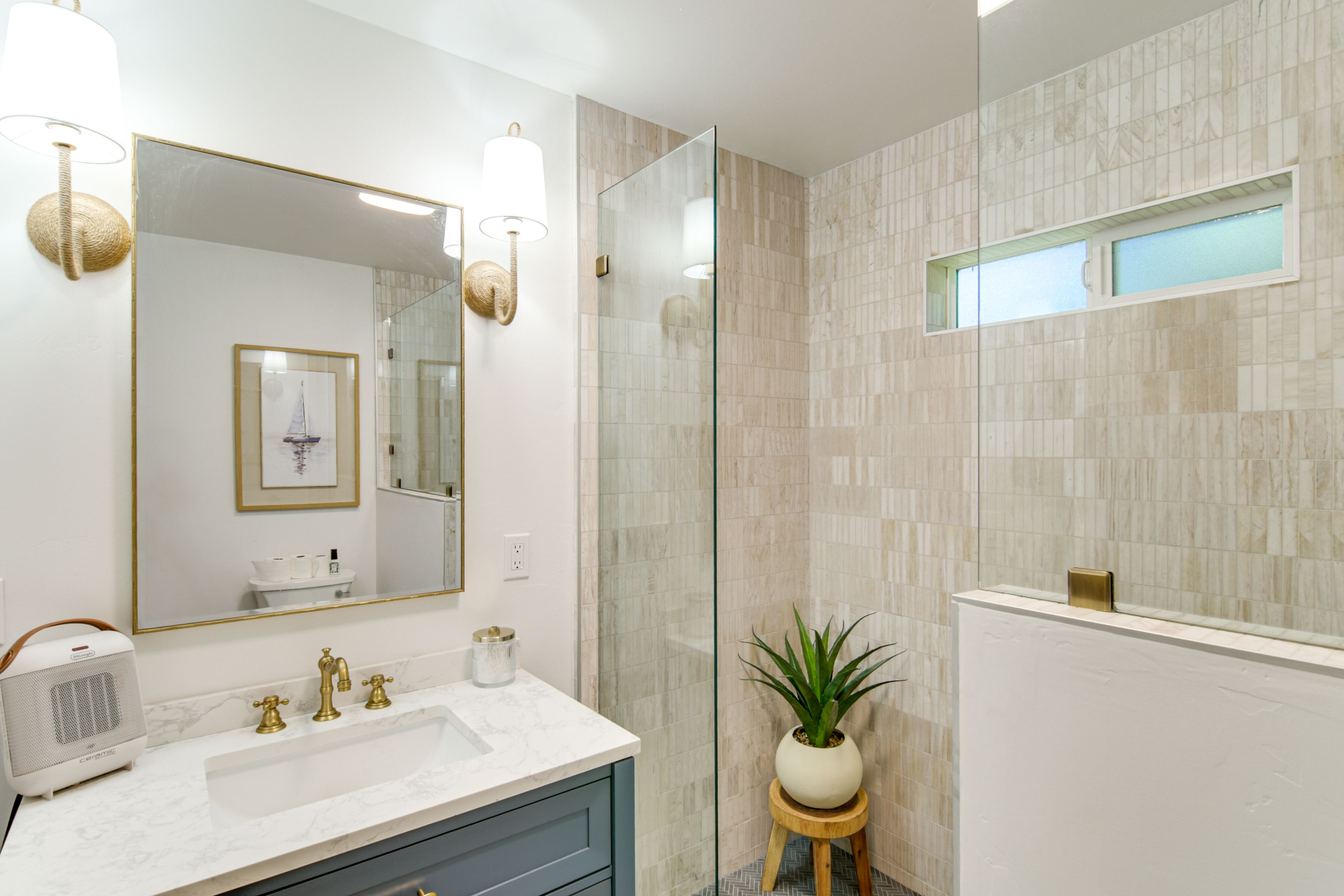 Full Bathroom | 1st Floor