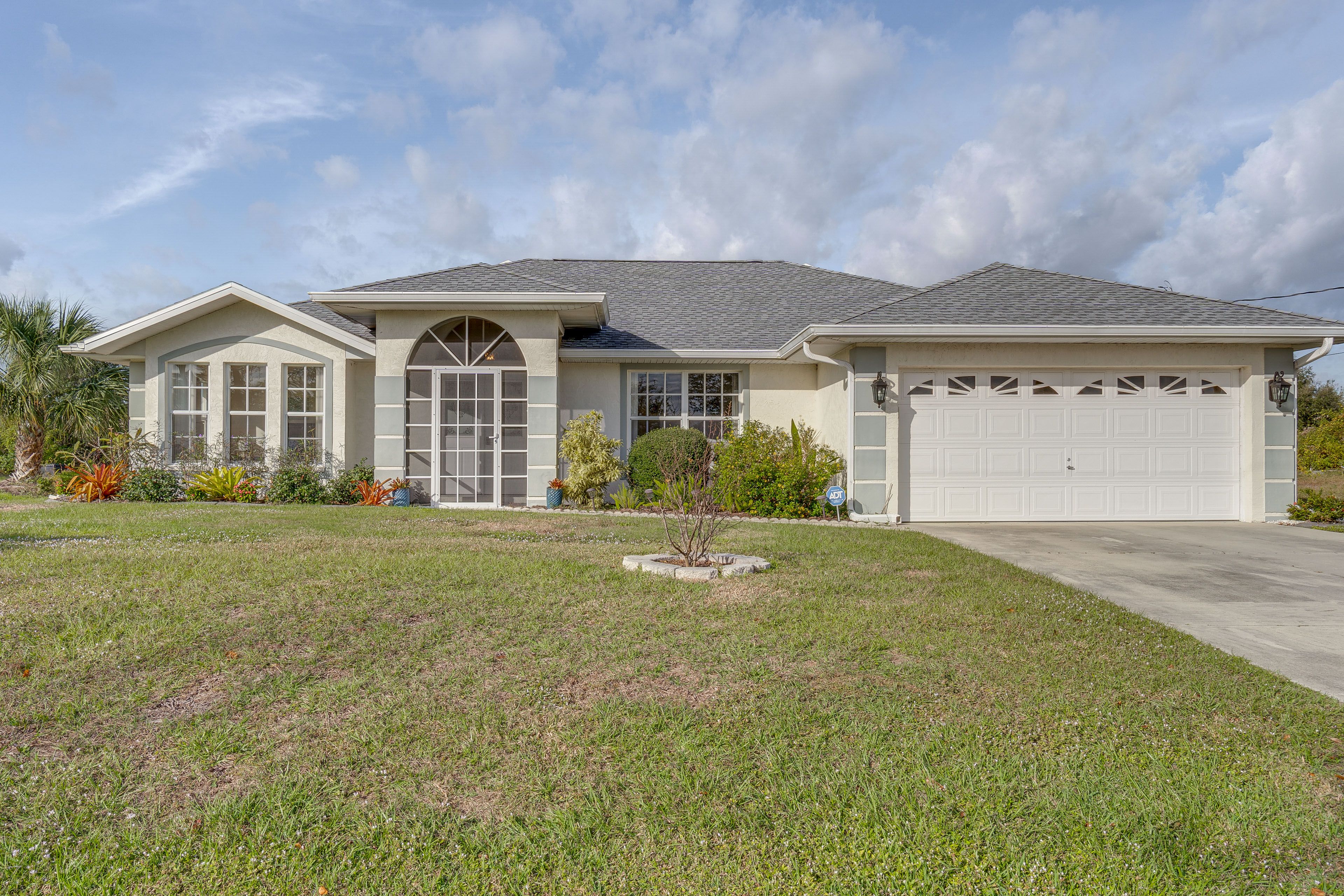Exterior | Single-Story Home | Step-Free Access