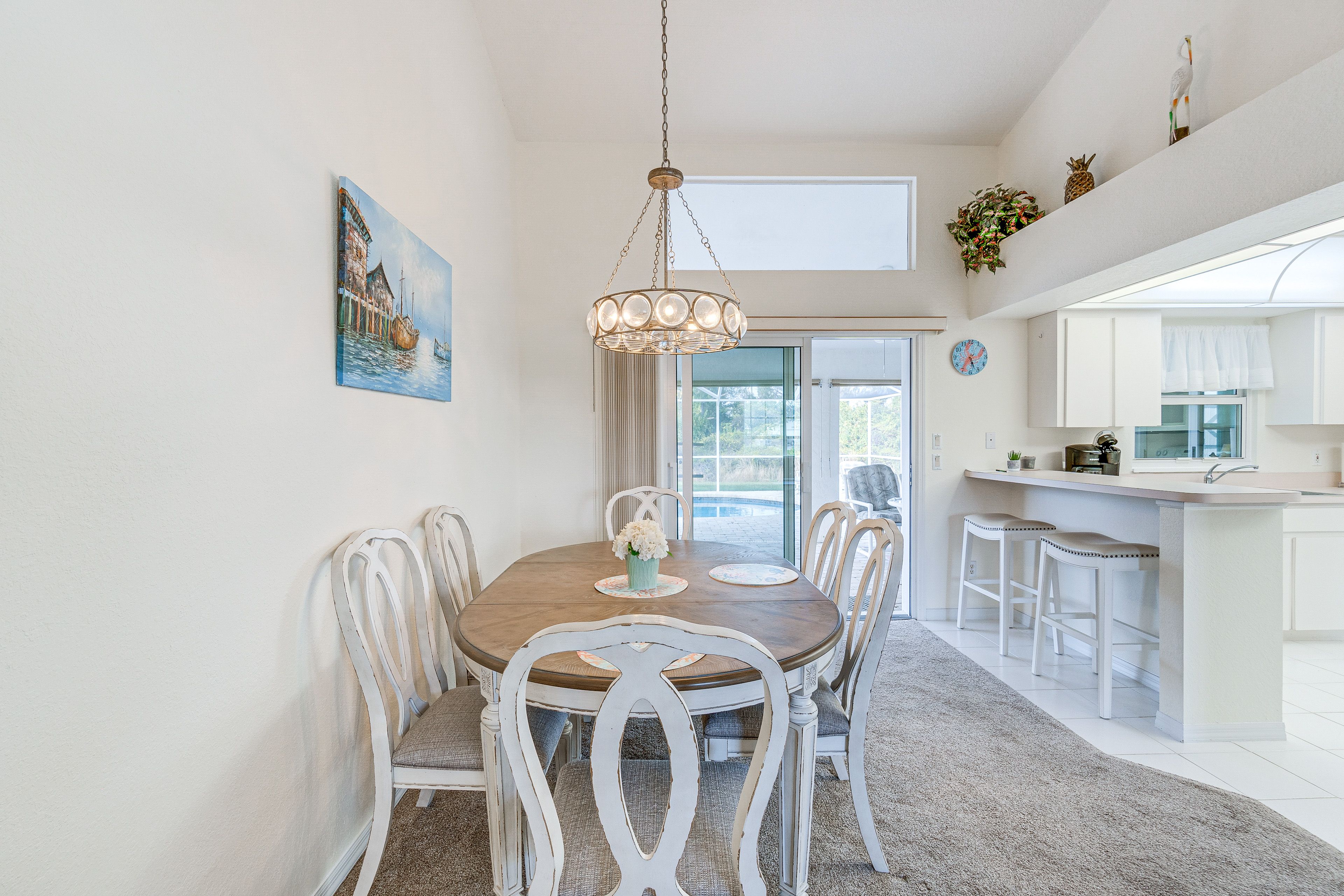 Dining Area | Dishware & Flatware Provided