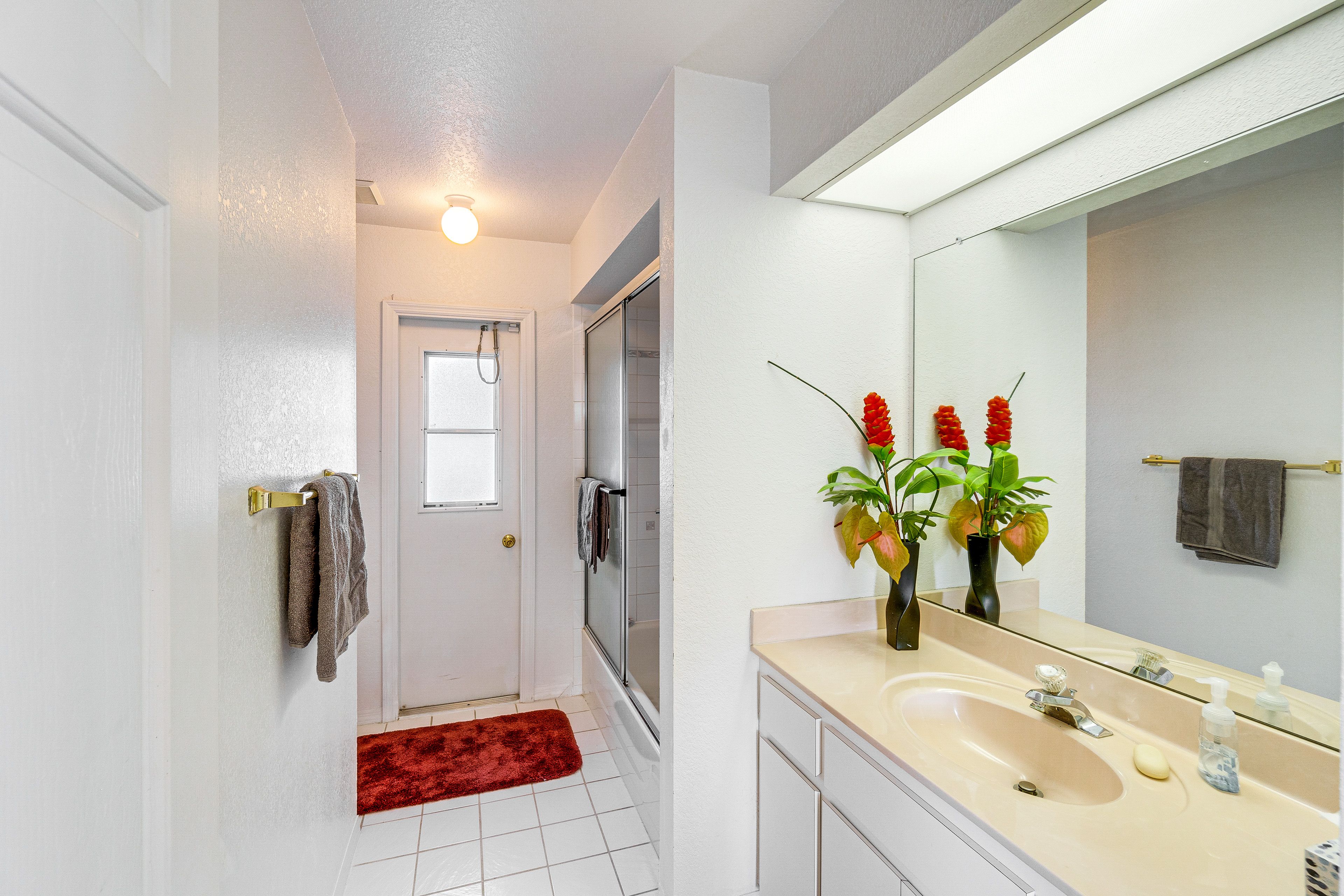 Full Bathroom | Shower/Tub Combo