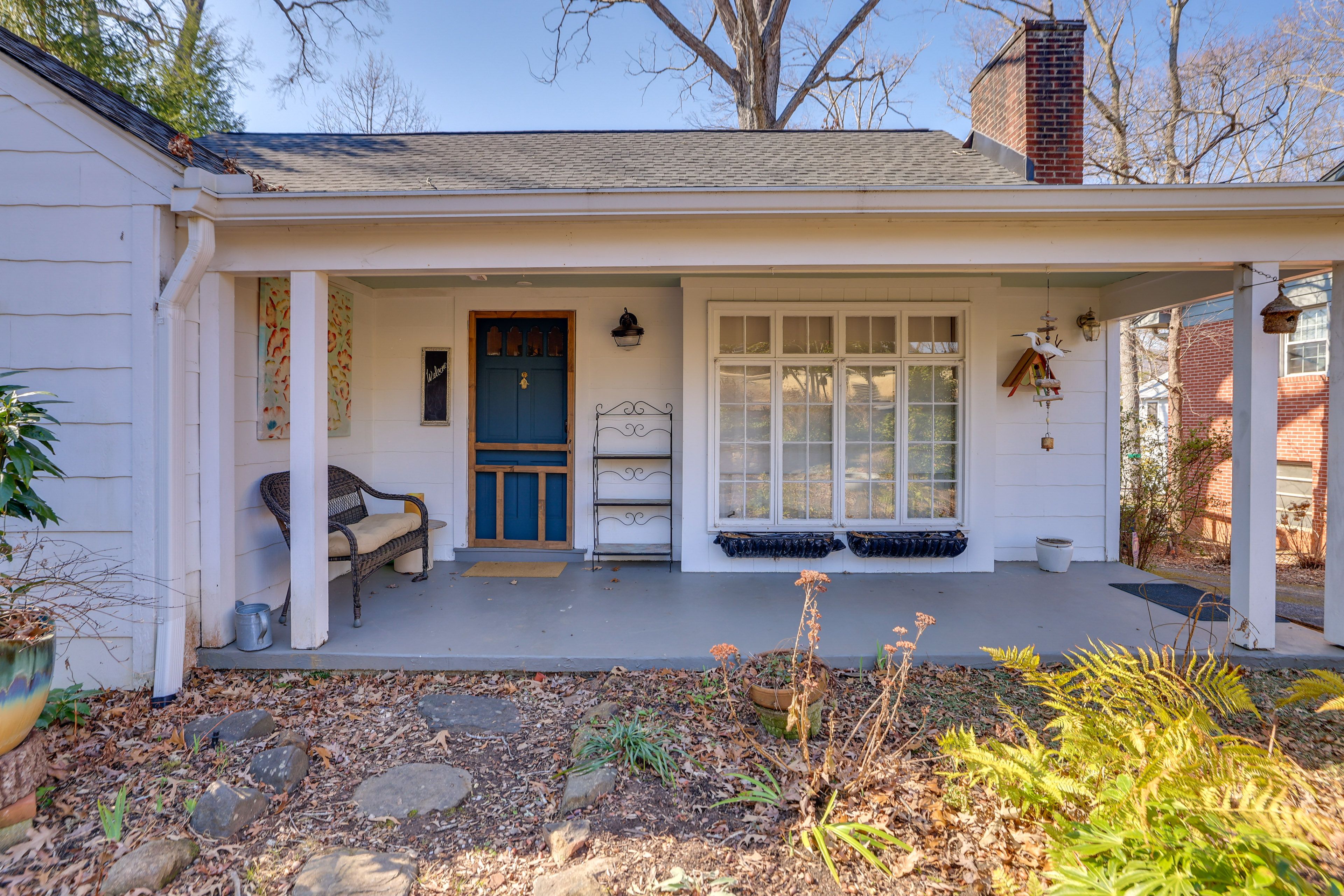 Front Porch & Yard