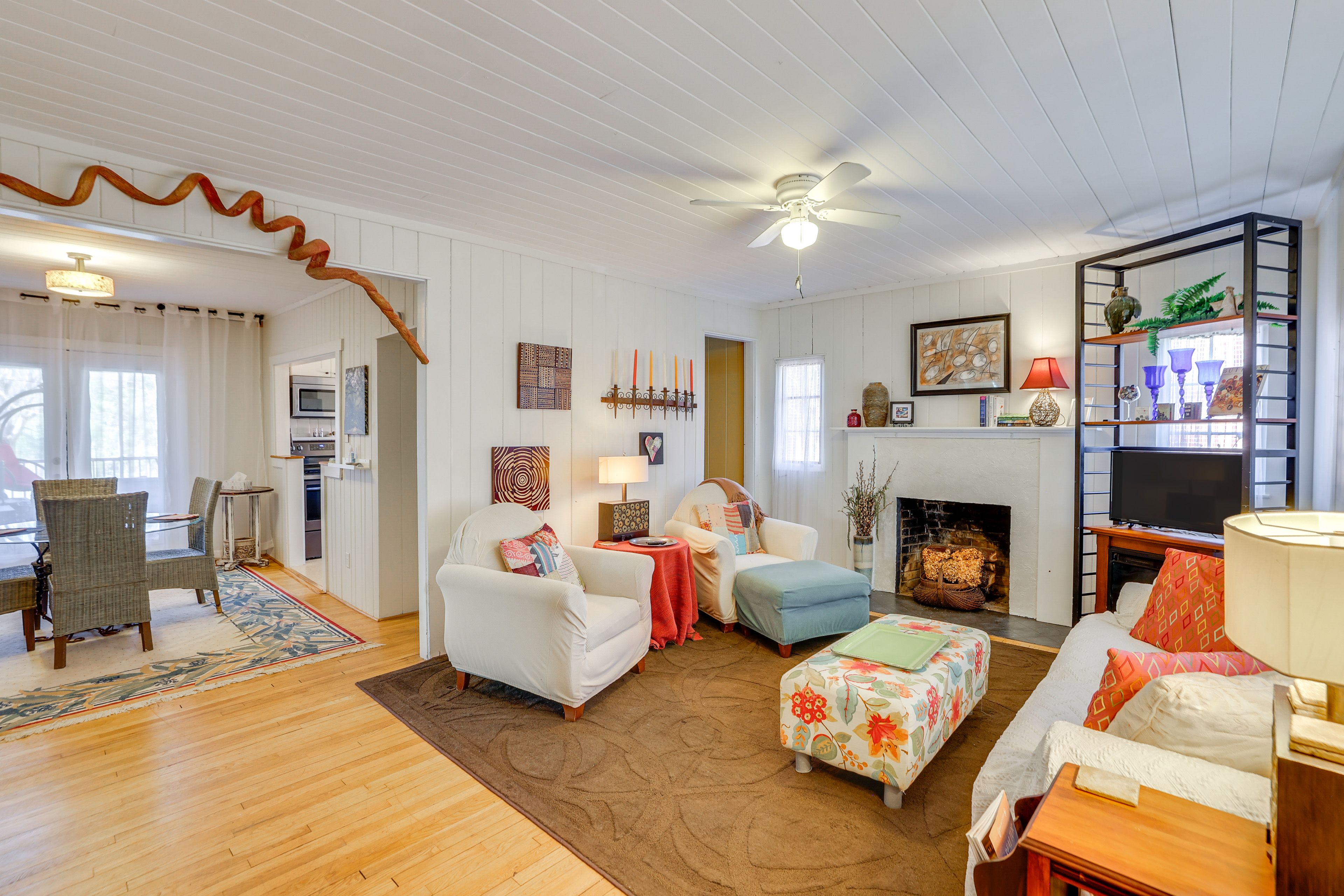 Living Room | 1st Floor | Electric Fireplace | Free WiFi | Central A/C & Heating