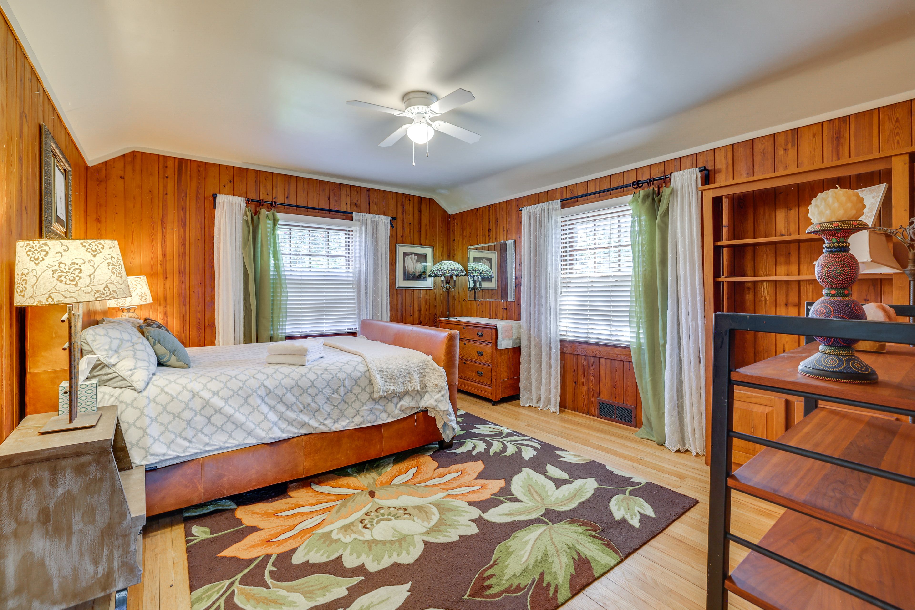 Bedroom 2 | Queen Bed | 1st Floor
