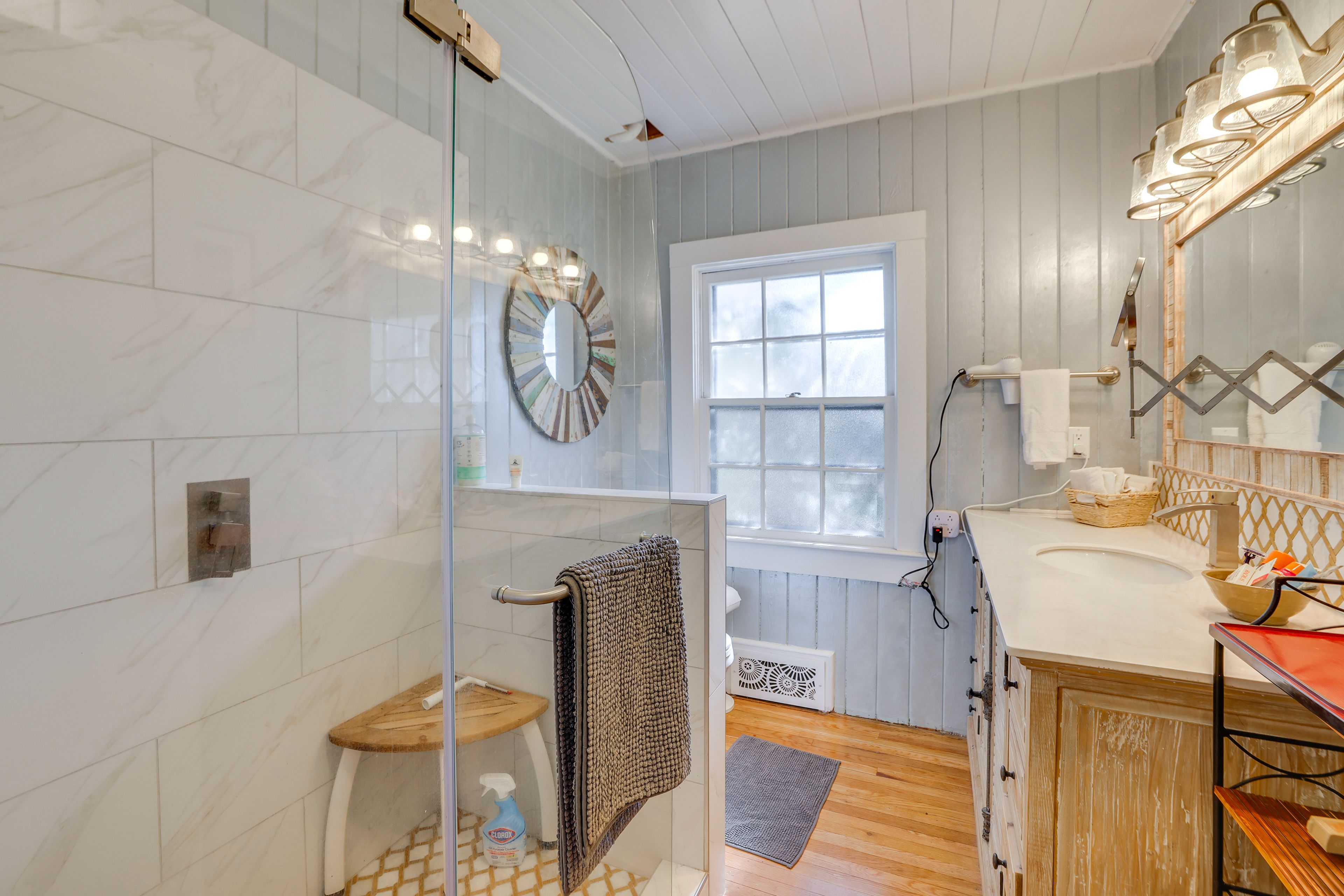 Full Bathroom | 1st Floor
