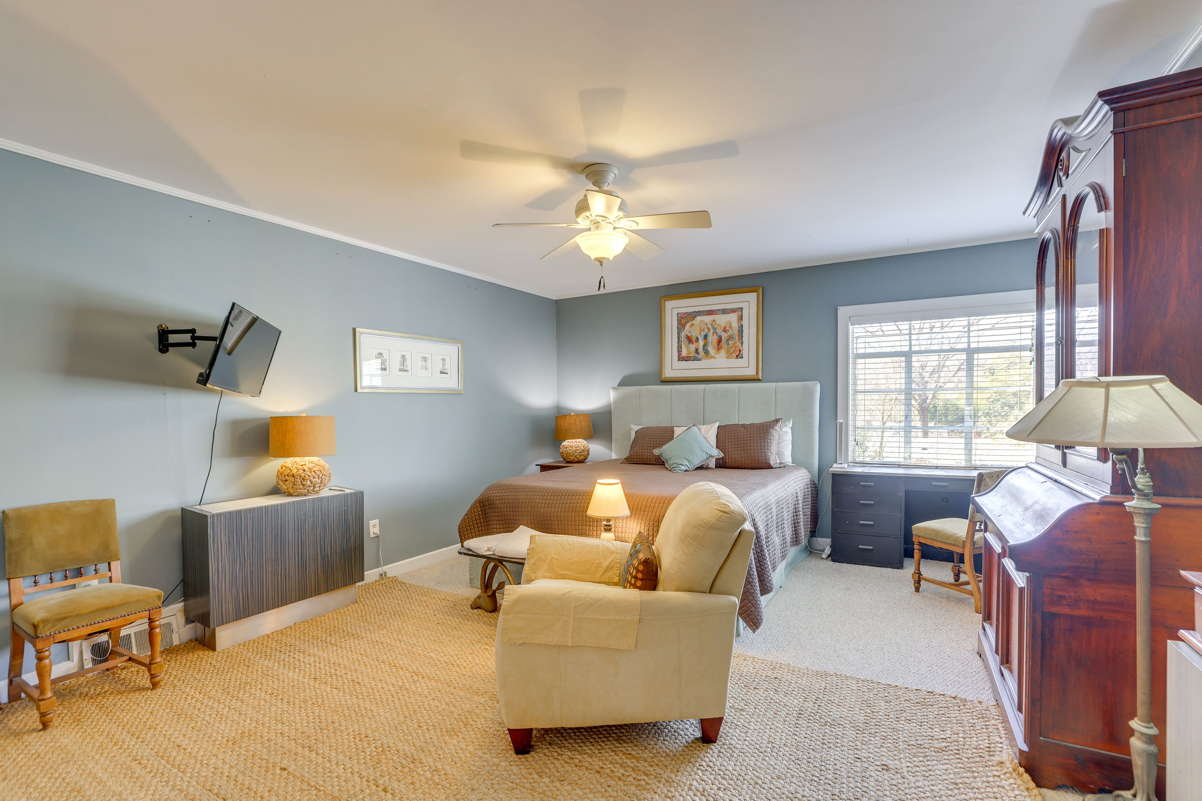 Bedroom 1 | King Bed | 1st Floor