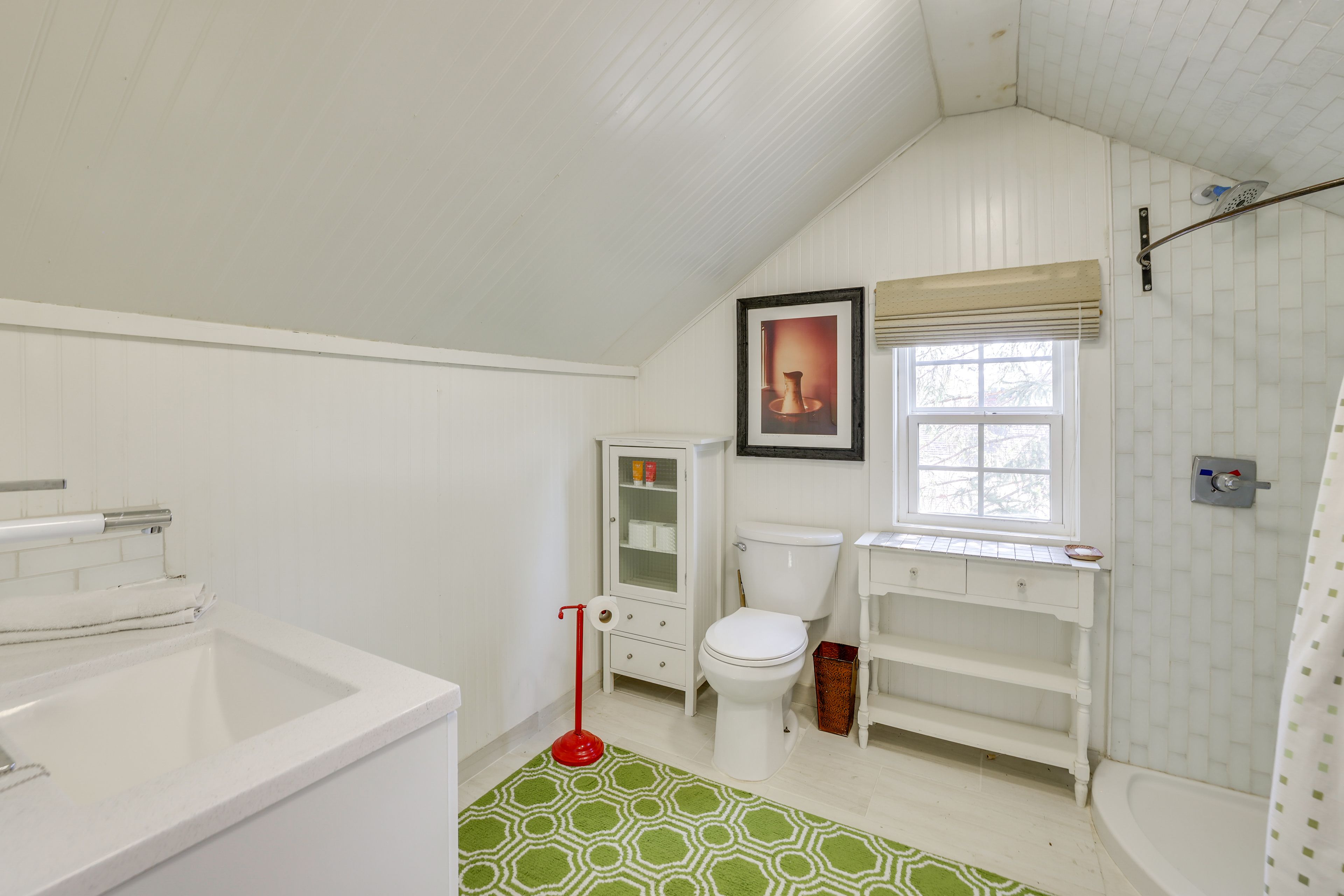 Full Bathroom | 2nd Floor