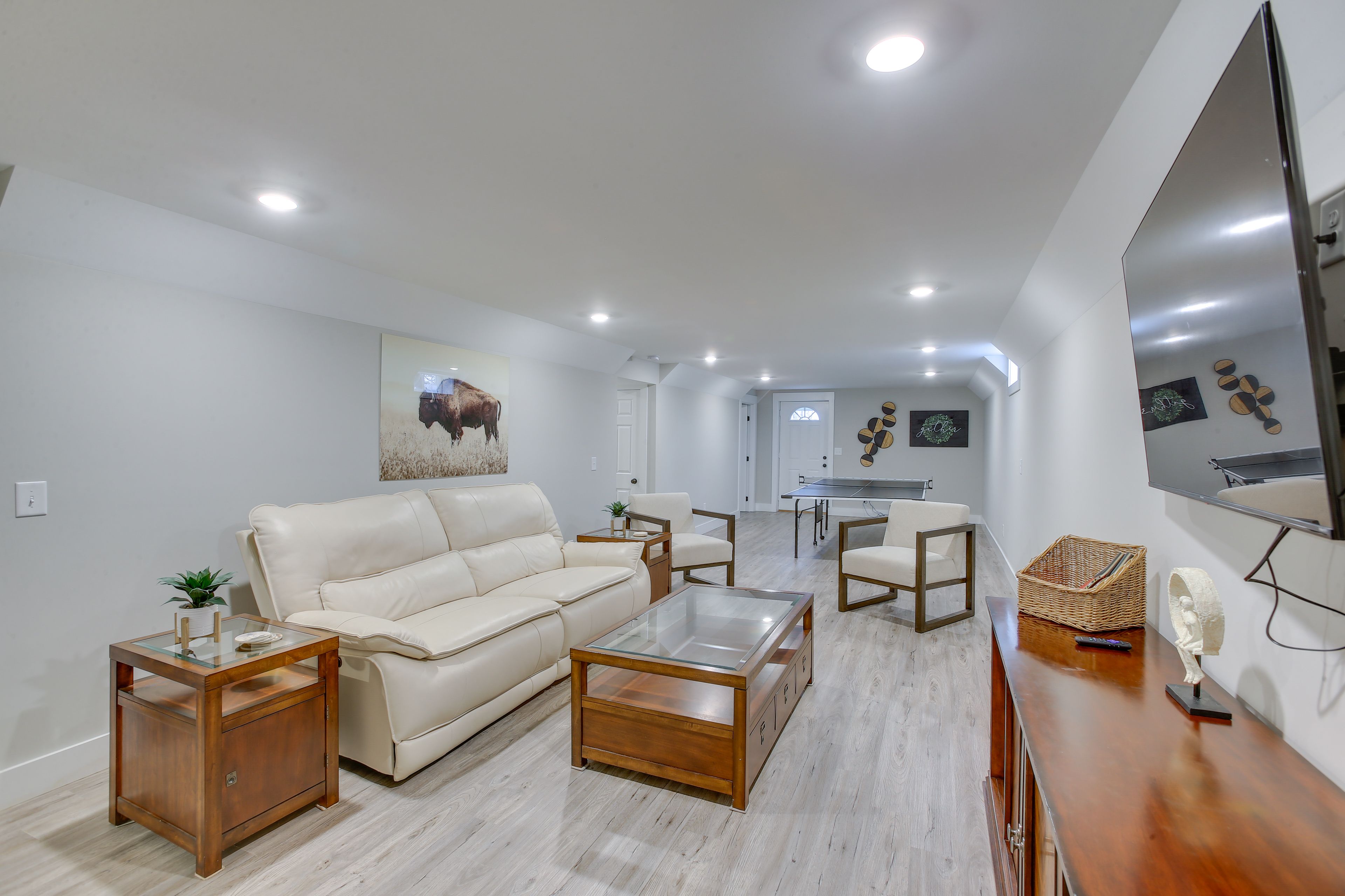 Den | Basement | Smart TV | Ping-Pong Table