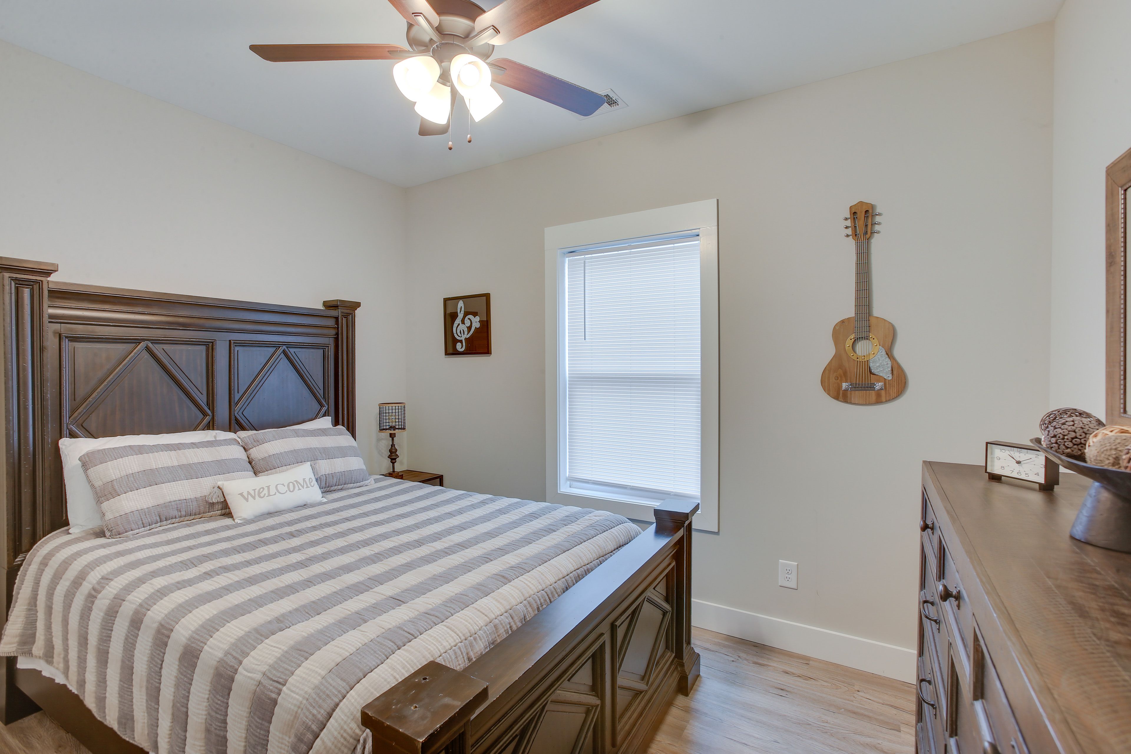 Bedroom 2 | Queen Bed