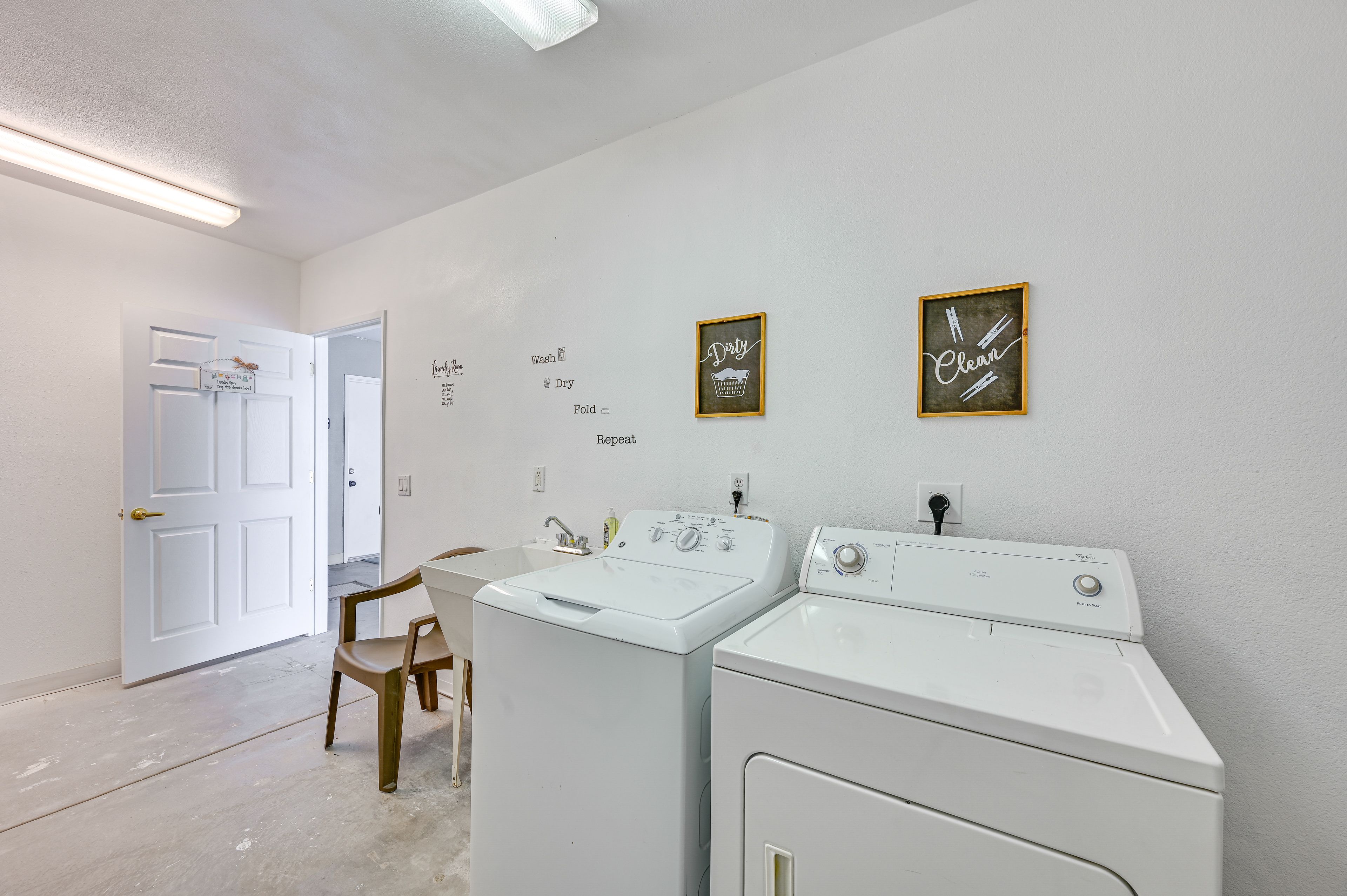 Laundry | Detergent Provided | 1st Floor