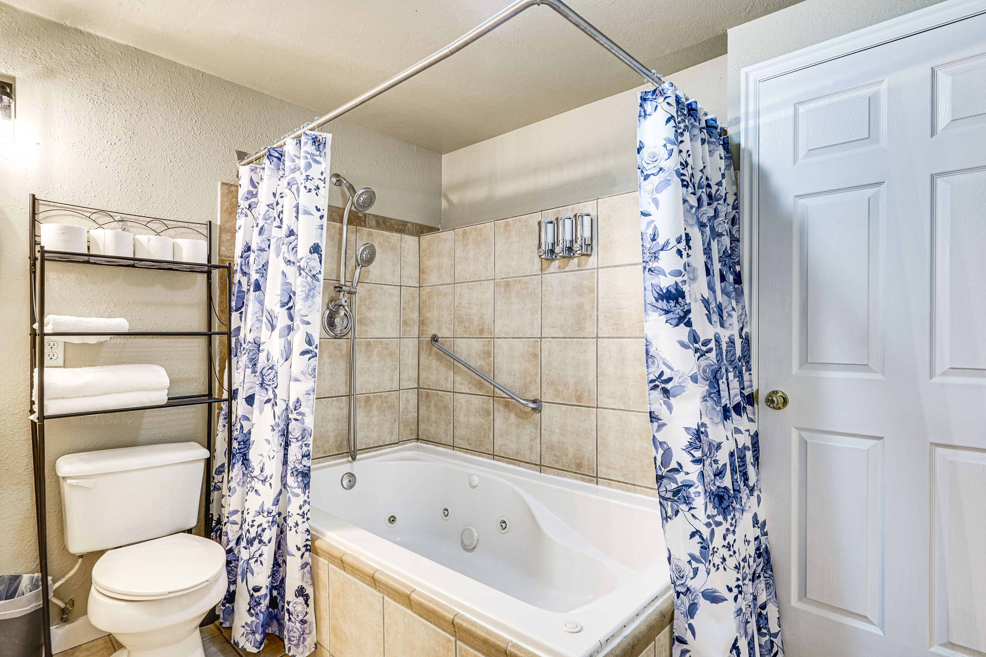 Full Bathroom | Grab Rails | Complimentary Toiletries | Jetted Tub