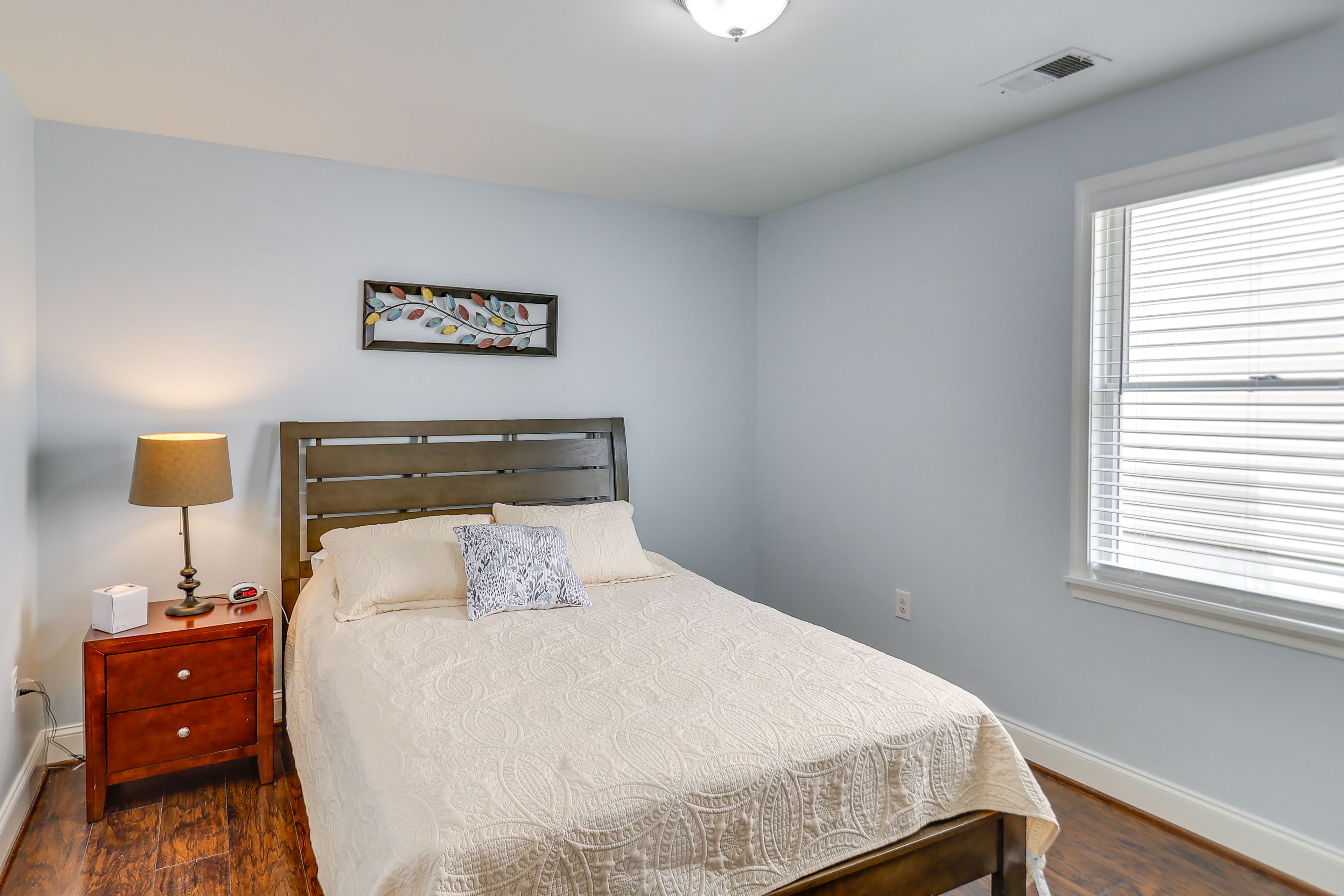 Bedroom 2 | Queen Bed | 1st Floor | Hangers