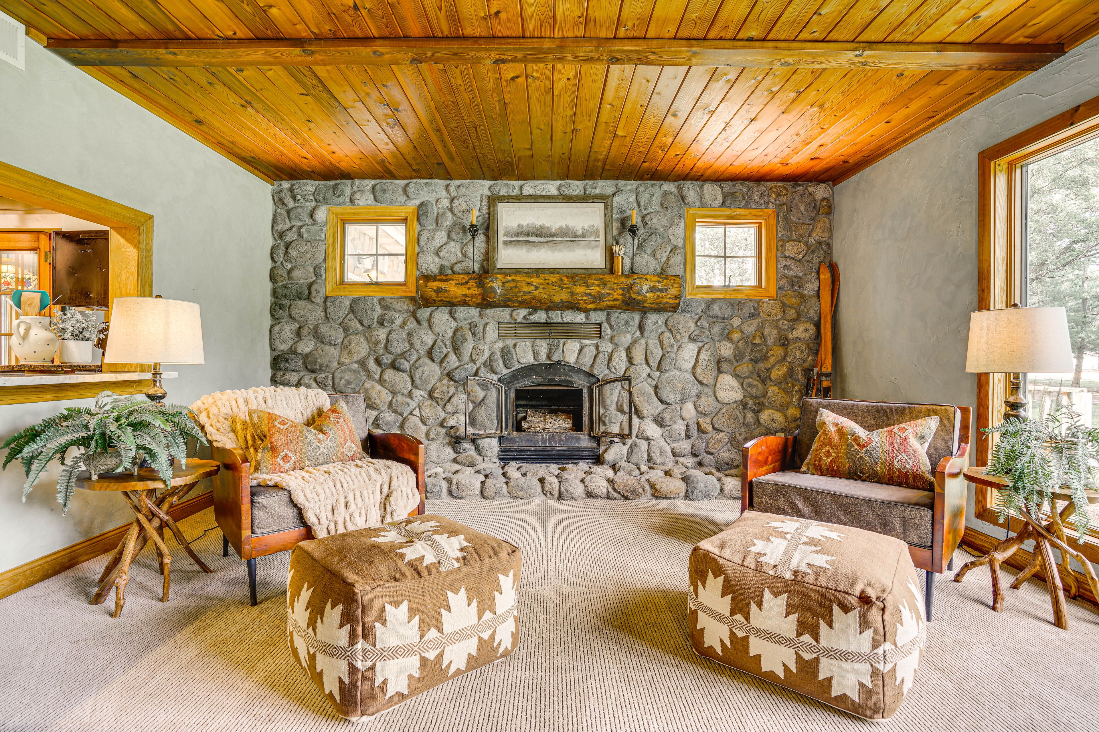 Living Room | Fireplace | Central Air Conditioning/Heat | Free WiFi | 1st Floor