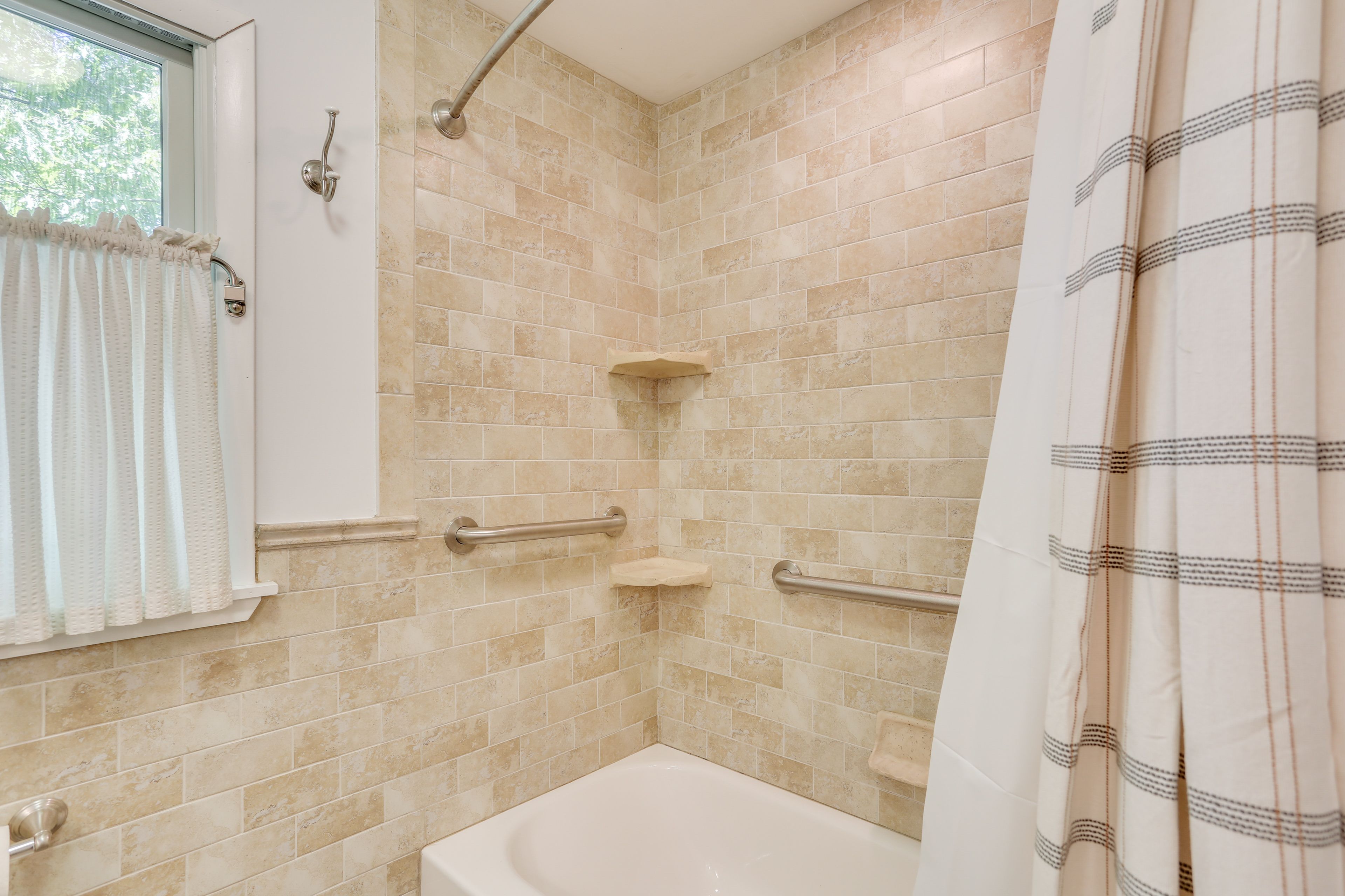 Full Bathroom | Upper Level