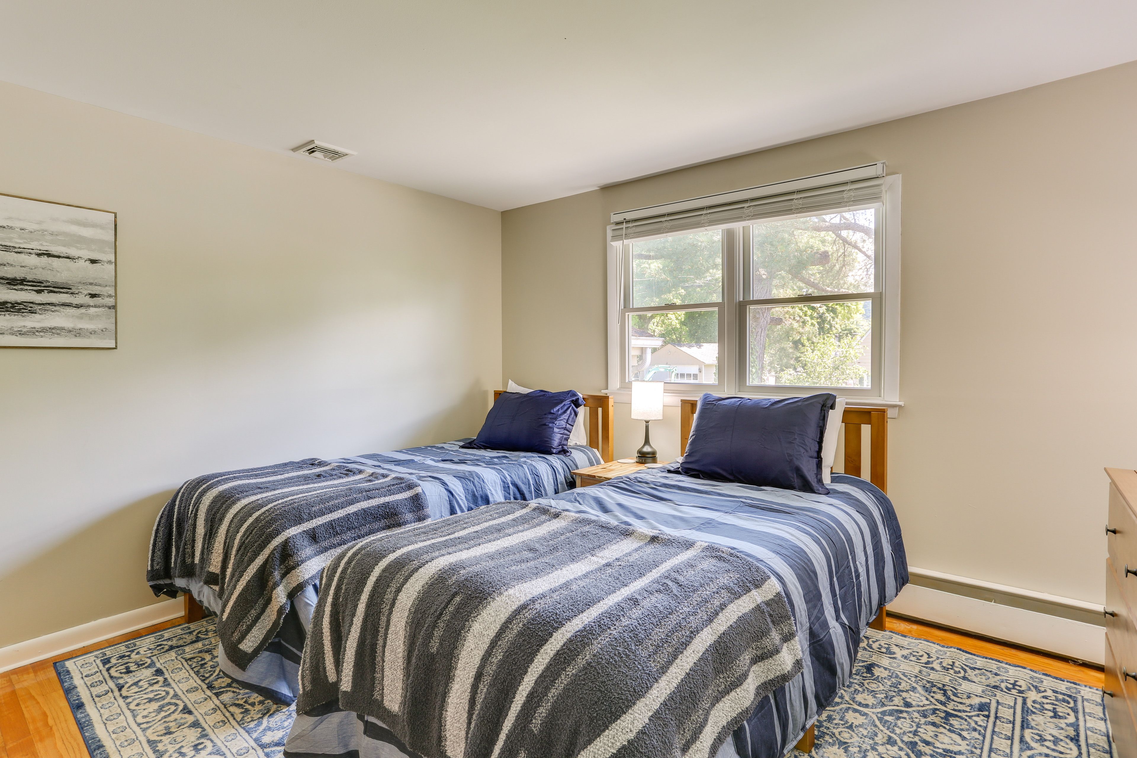 Bedroom 4 | Upper Level | 2 Twin Beds | Smart TV